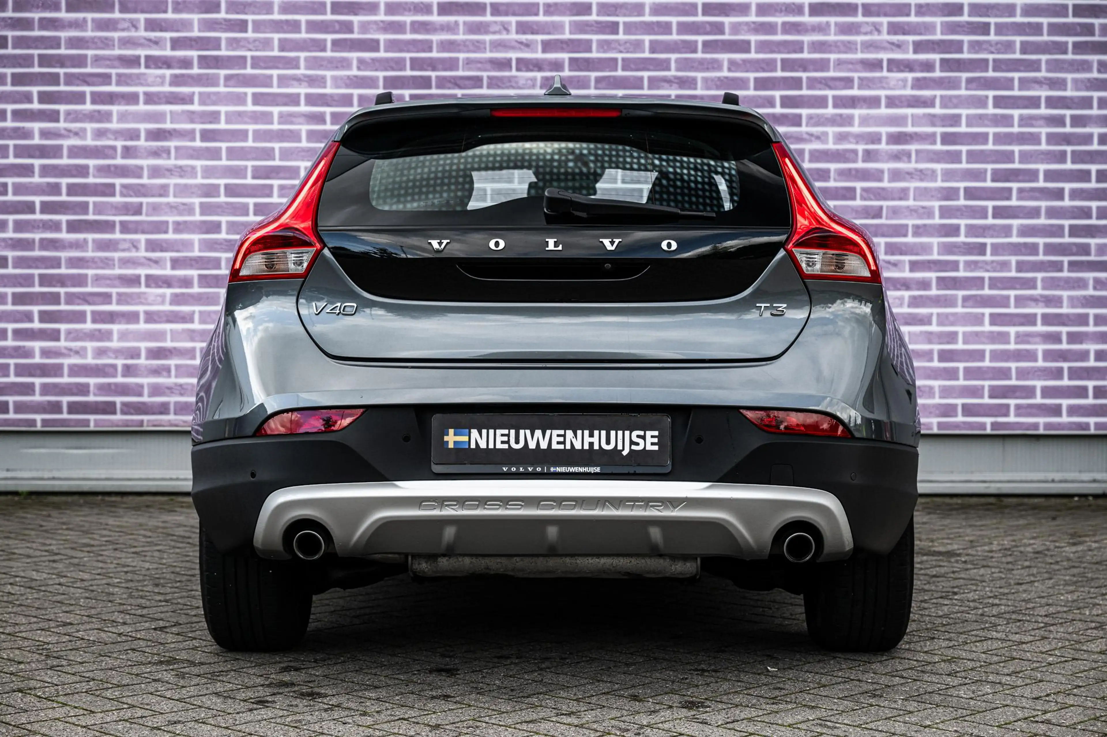 Volvo V40 Cross Country 1.5 T3 Summum — photo 11
