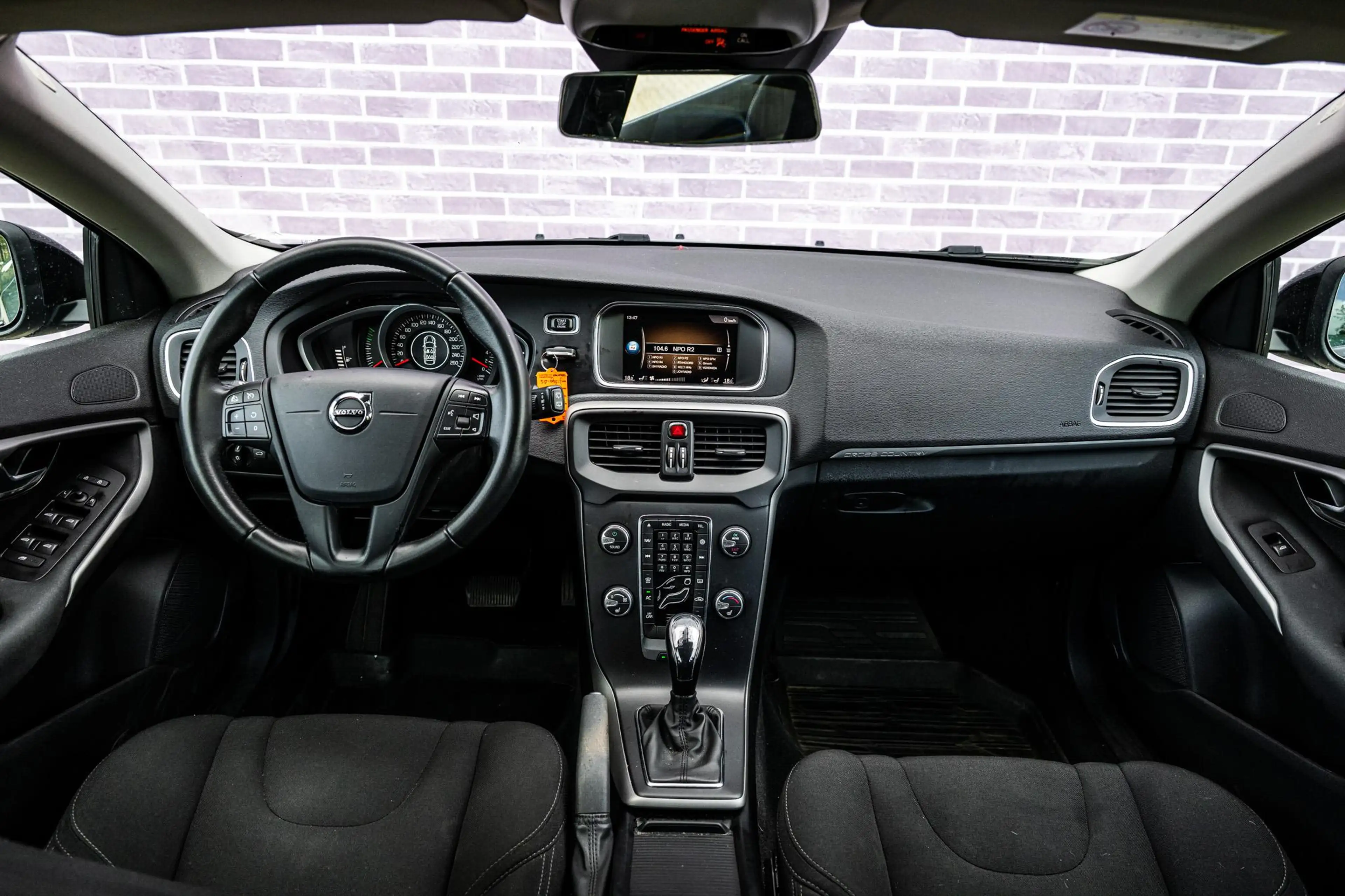Volvo V40 Cross Country 1.5 T3 Summum — photo 7