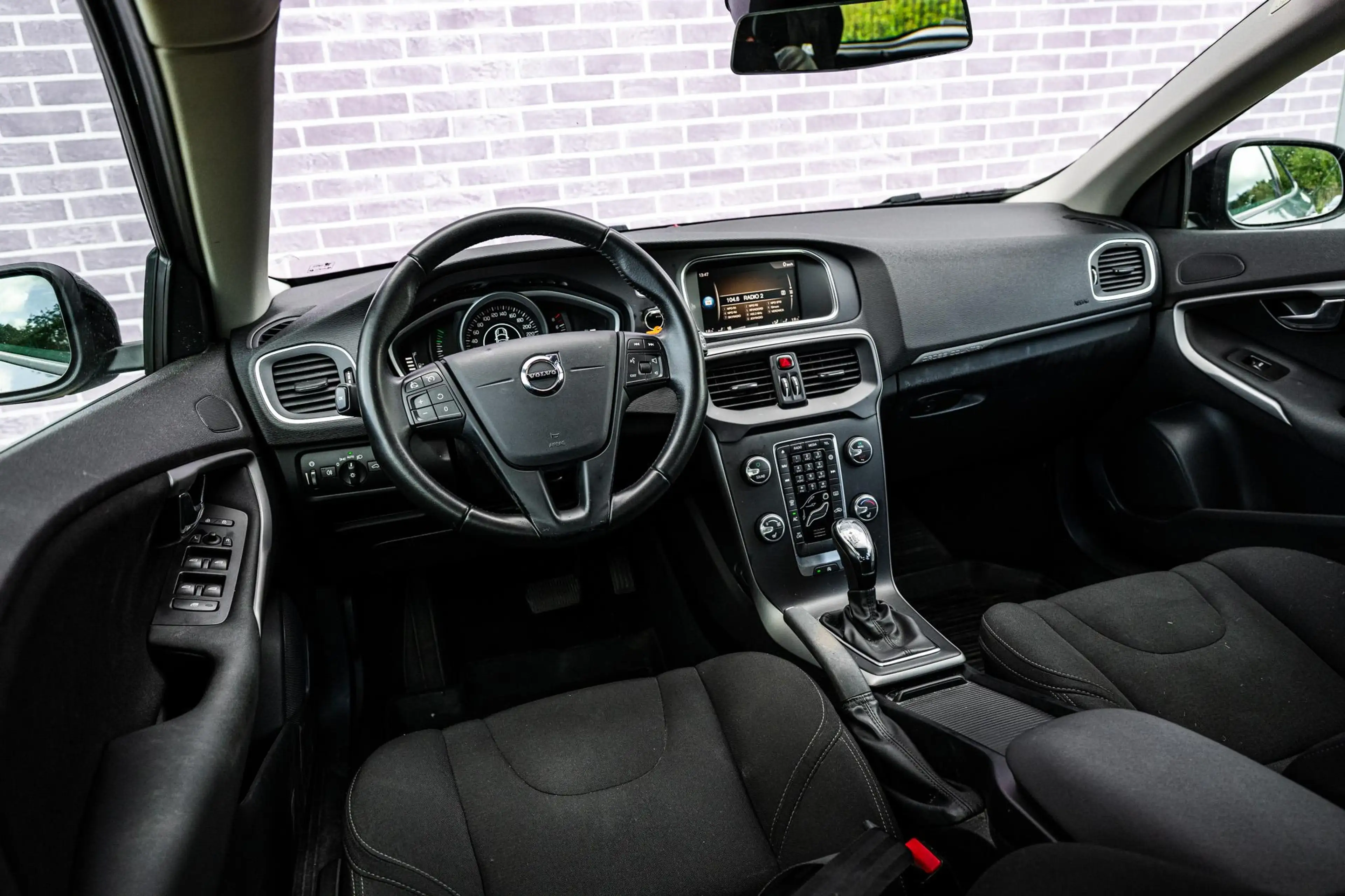 Volvo V40 Cross Country 1.5 T3 Summum — photo 12