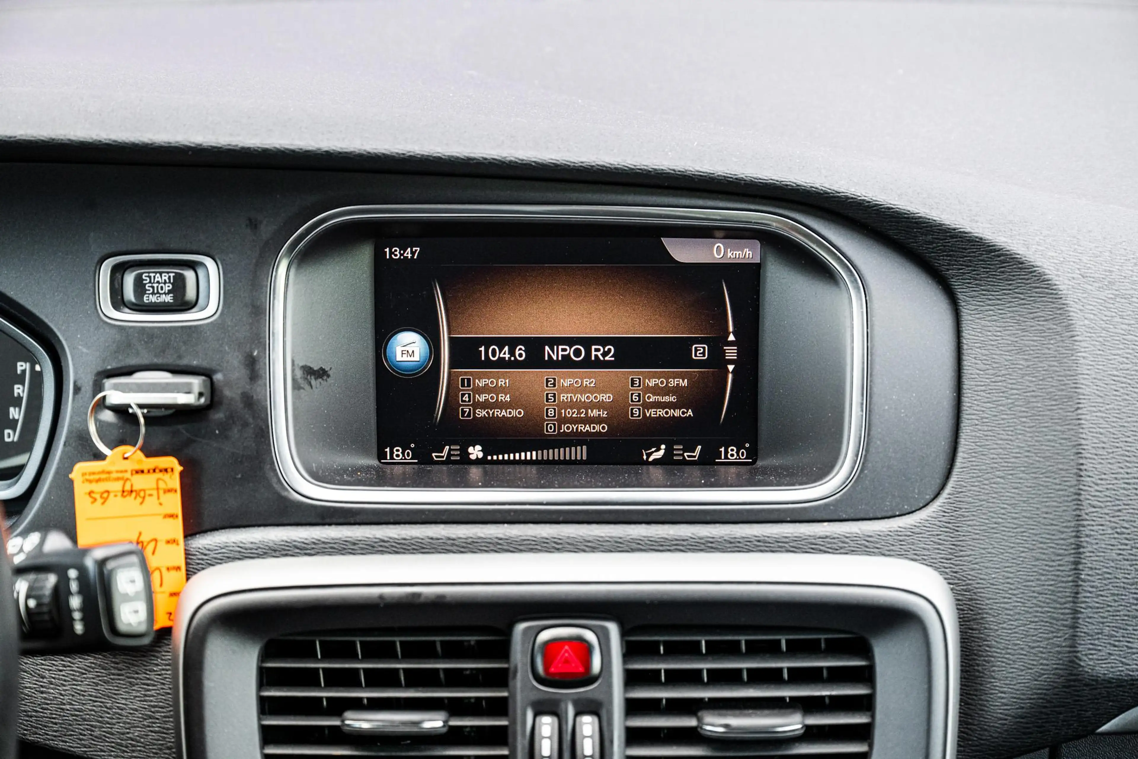 Volvo V40 Cross Country 1.5 T3 Summum — photo 14