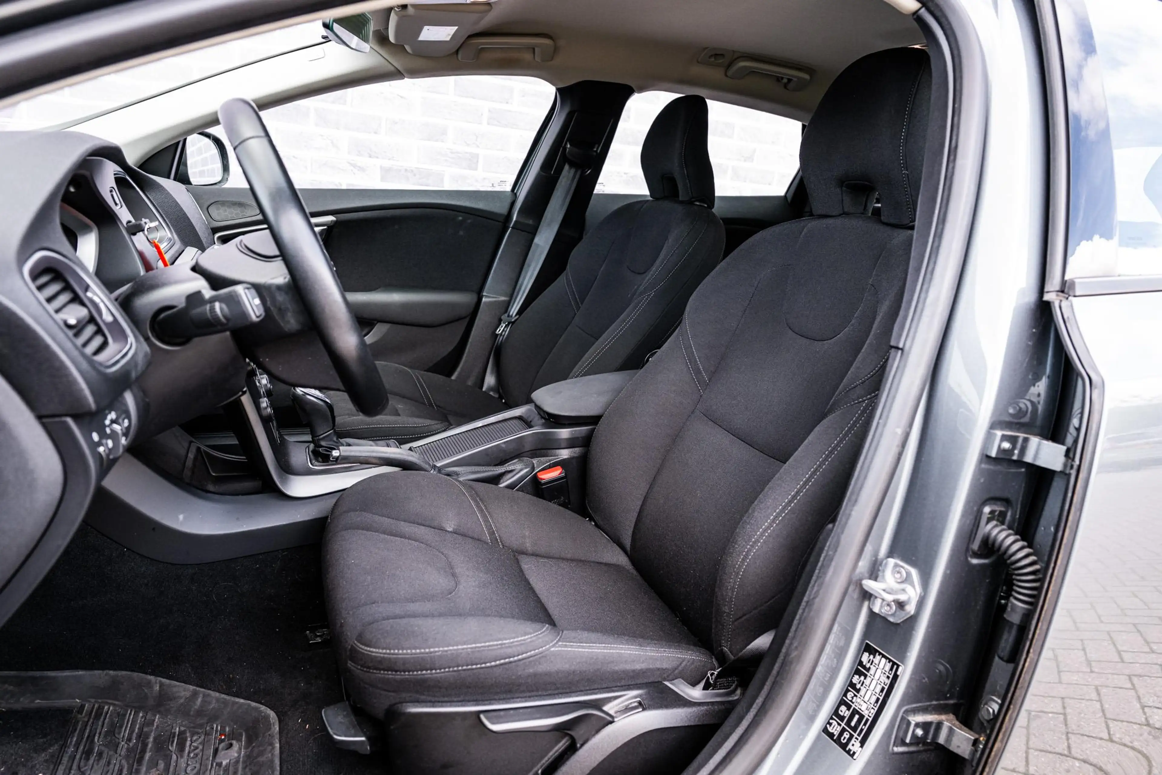 Volvo V40 Cross Country 1.5 T3 Summum — photo 8