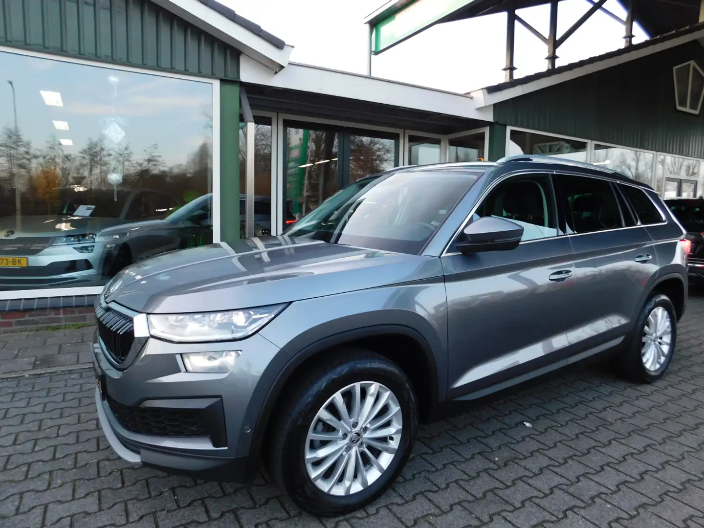 Skoda Kodiaq 1.5TSI 150PK DSG BUSINESS PLUS!! All-in Prijs! Grijs - 1