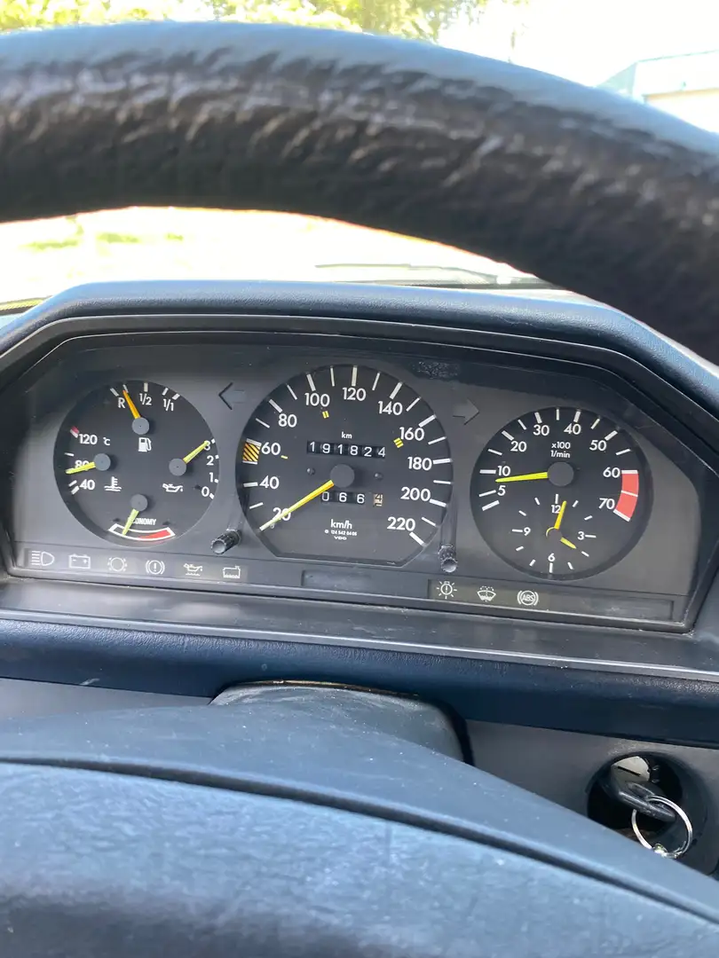 Mercedes-Benz E 230 E 230 Weiß - 1