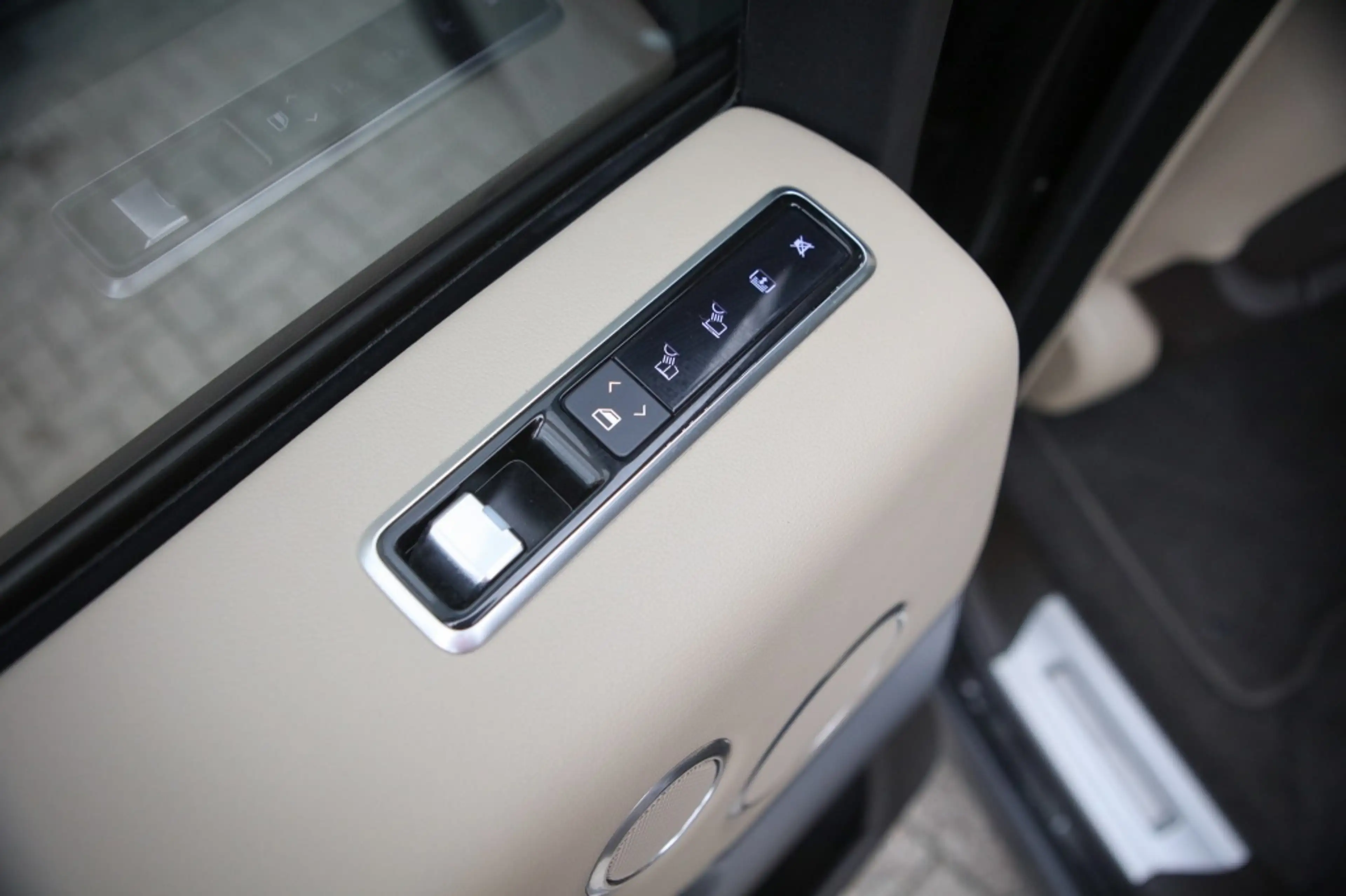 Land Rover Range Rover D300 HSE | Pano | HUD | Memory | — photo 7
