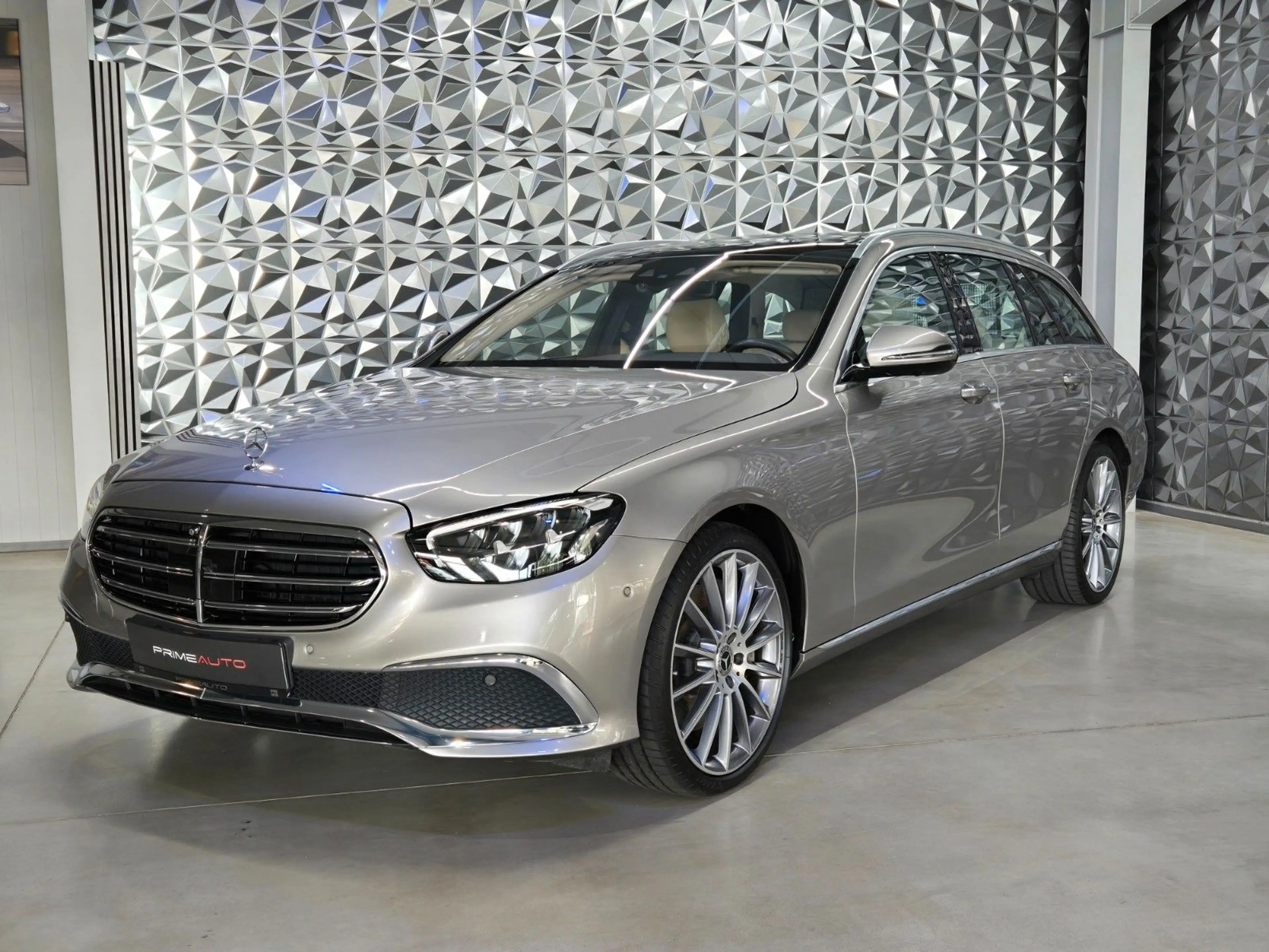 Mercedes-Benz E 400 d T 4Matic*MBUX*BURMESTER*AHK*PANO*360°