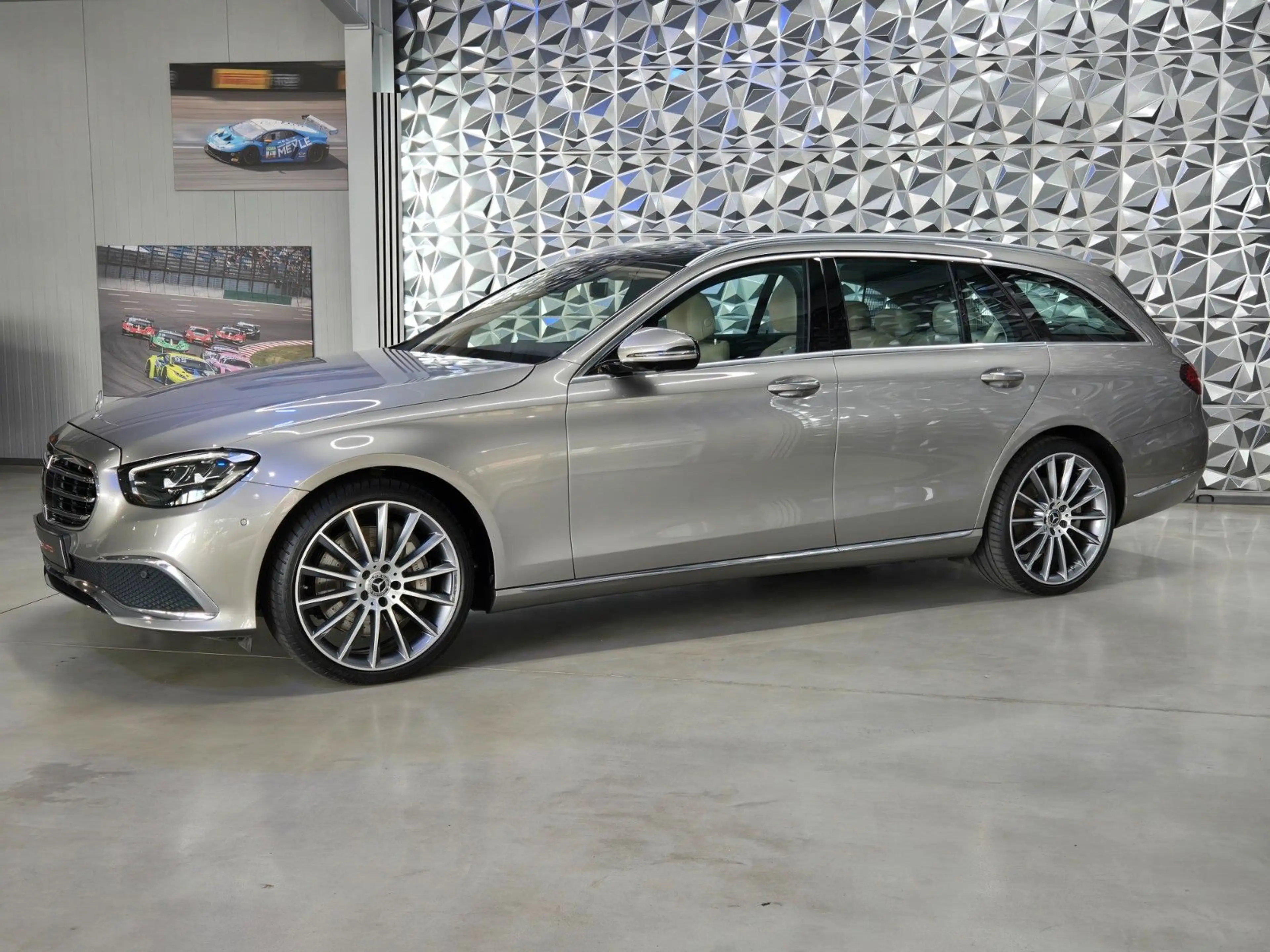 Mercedes-Benz E 400 d T 4Matic*MBUX*BURMESTER*AHK*PANO*360° — photo 8