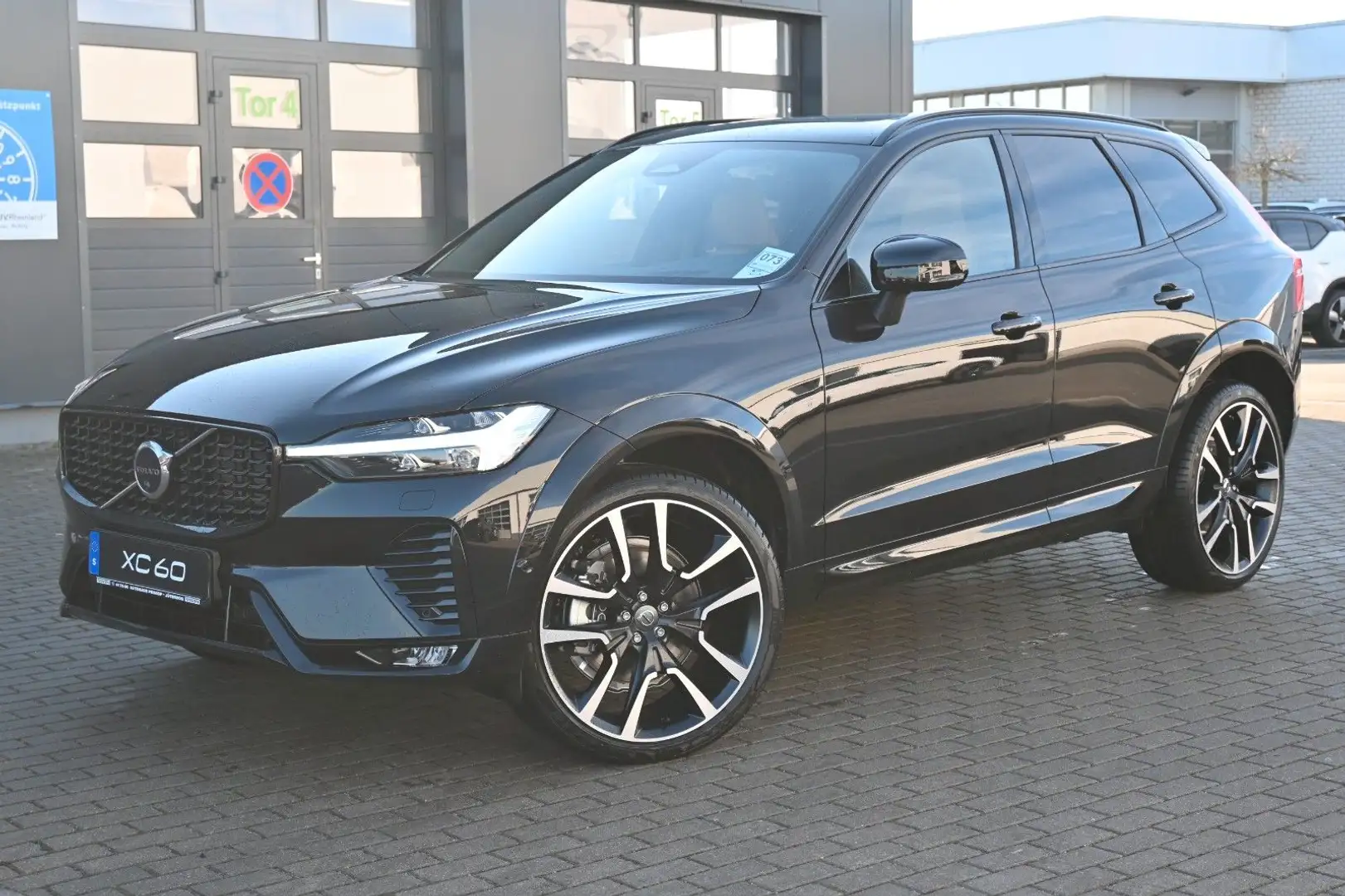 Volvo XC60 B4 D AWD Ultimate Dark*STDHZG*360°*ACC*AHK Schwarz - 2