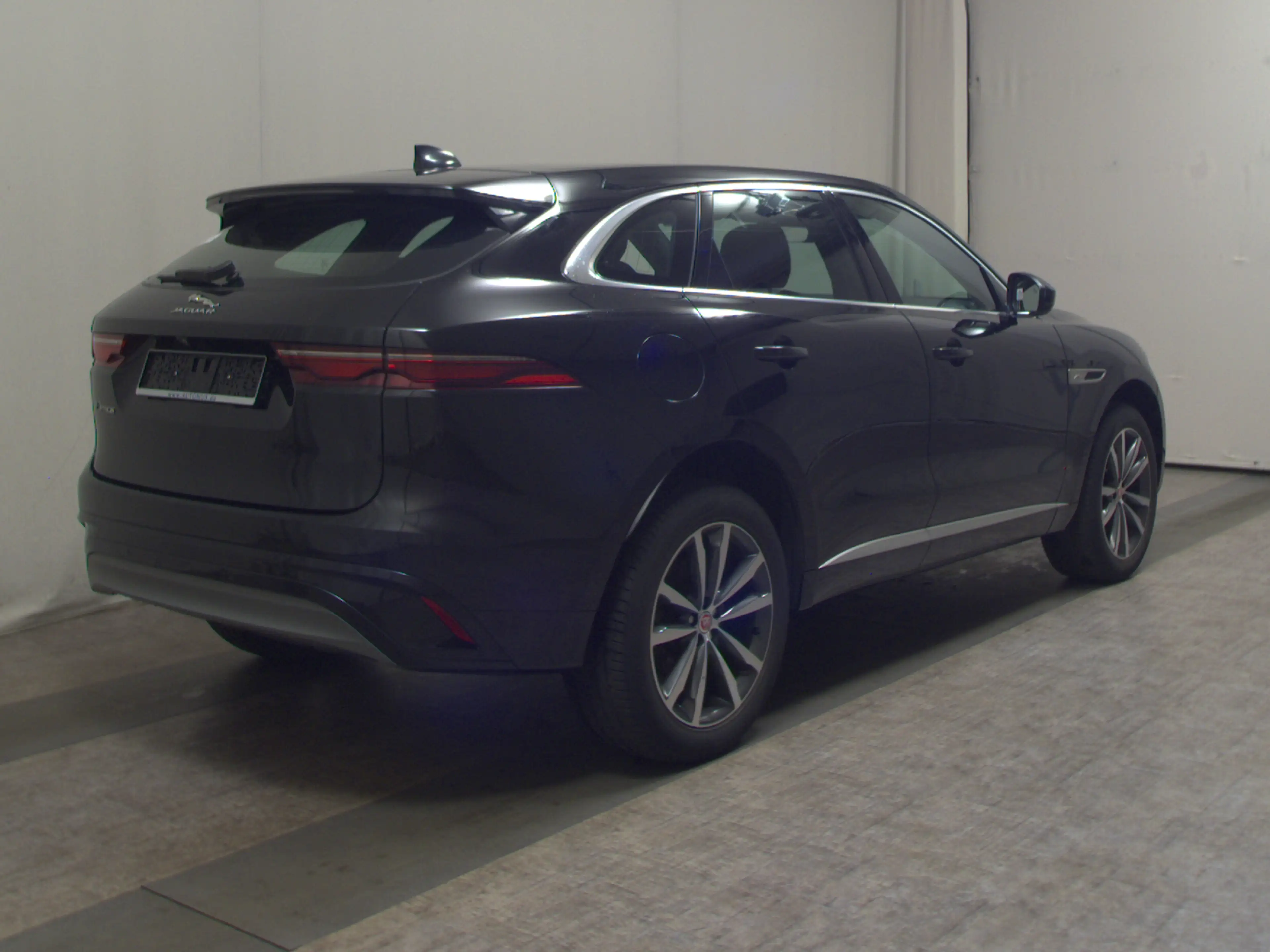 Jaguar F-Pace D 200 AWD R-Dynamic Navi LED Leder RFK — photo 4