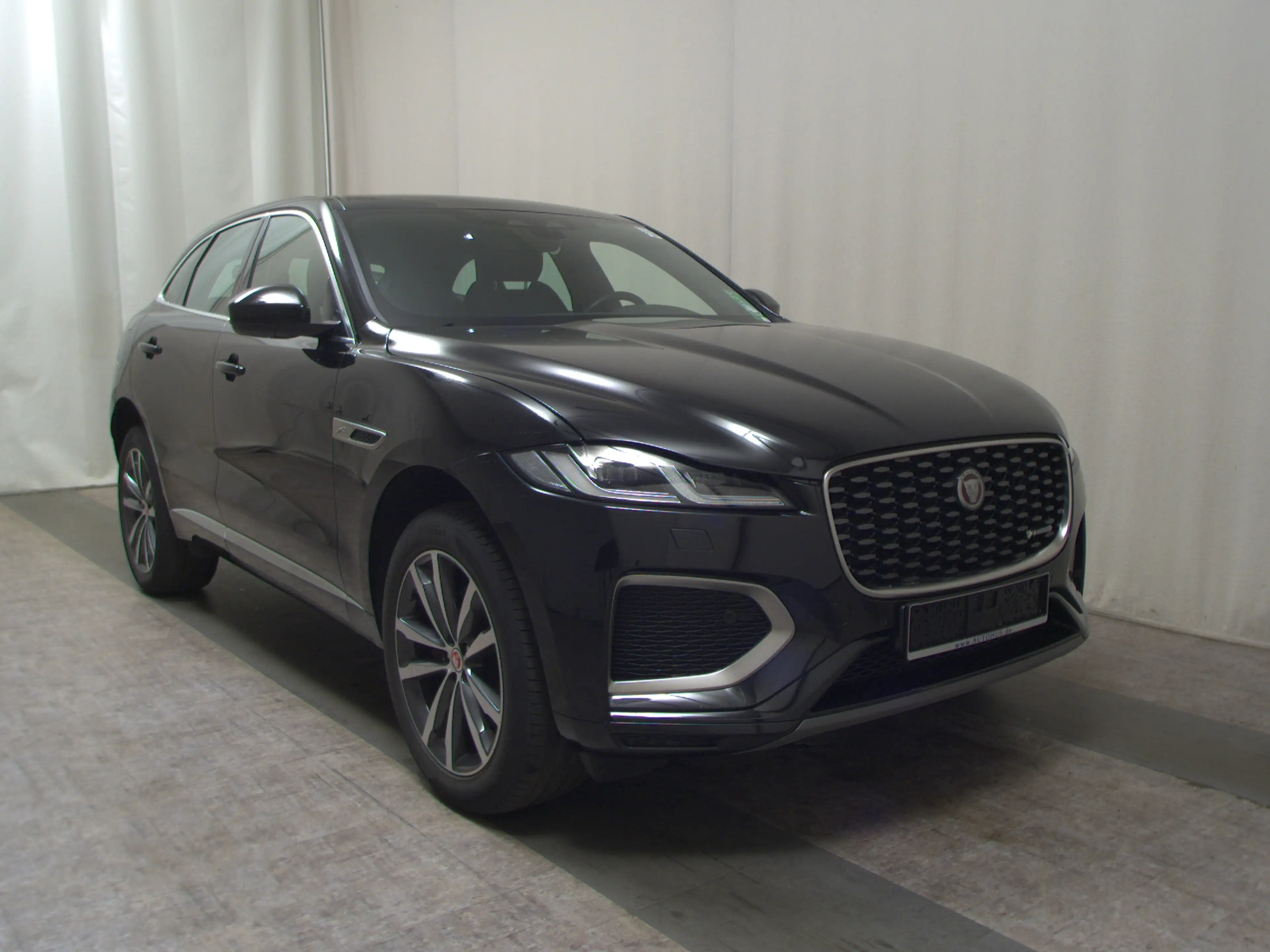 Jaguar F-Pace D 200 AWD R-Dynamic Navi LED Leder RFK — photo 3