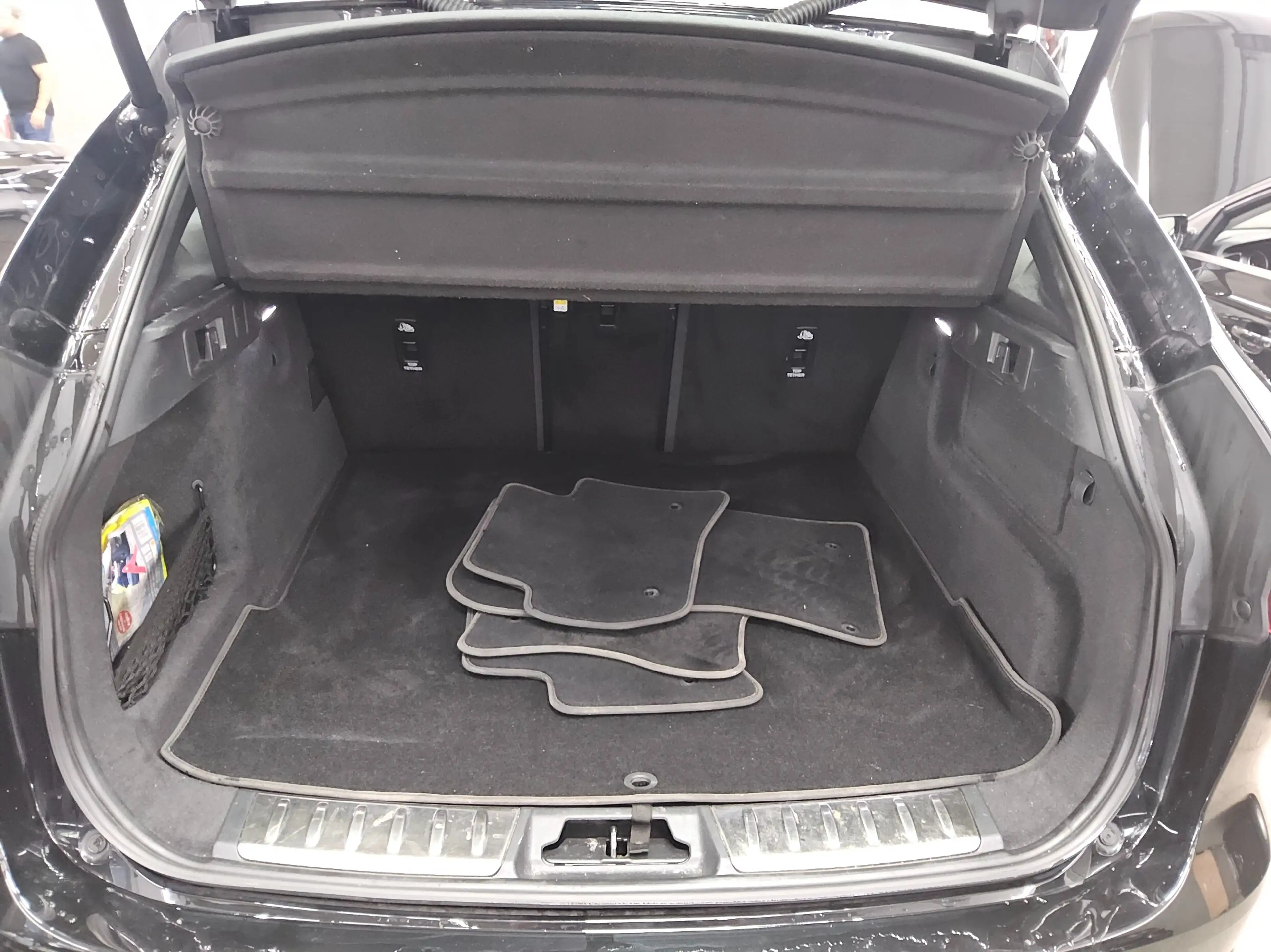 Jaguar F-Pace D 200 AWD R-Dynamic Navi LED Leder RFK — photo 11