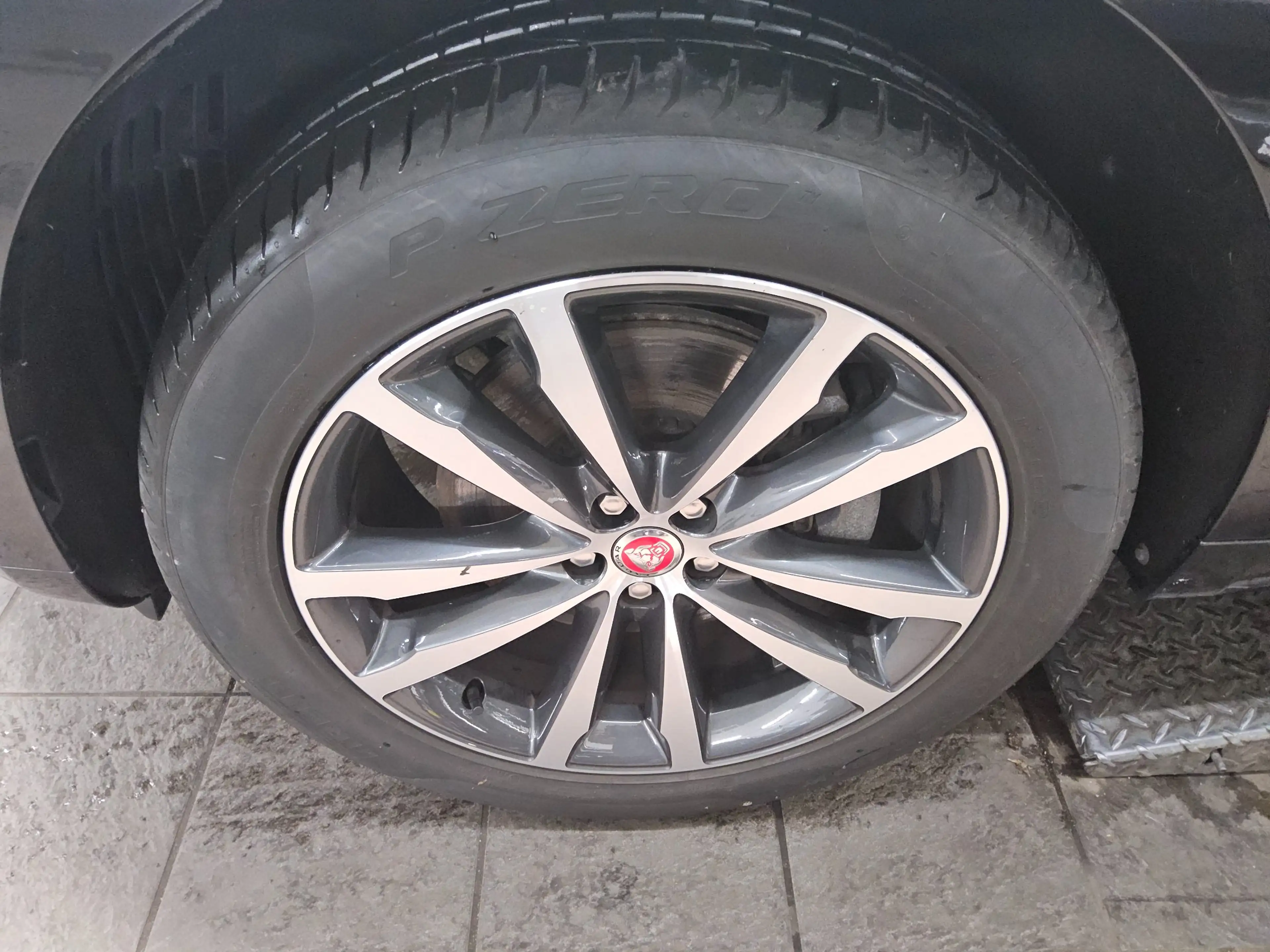Jaguar F-Pace D 200 AWD R-Dynamic Navi LED Leder RFK — photo 10