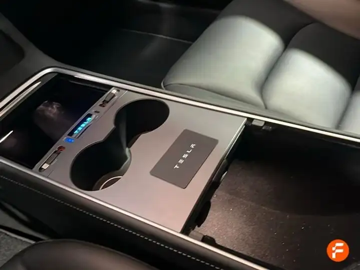 Tesla Model 3 2022, foto 24