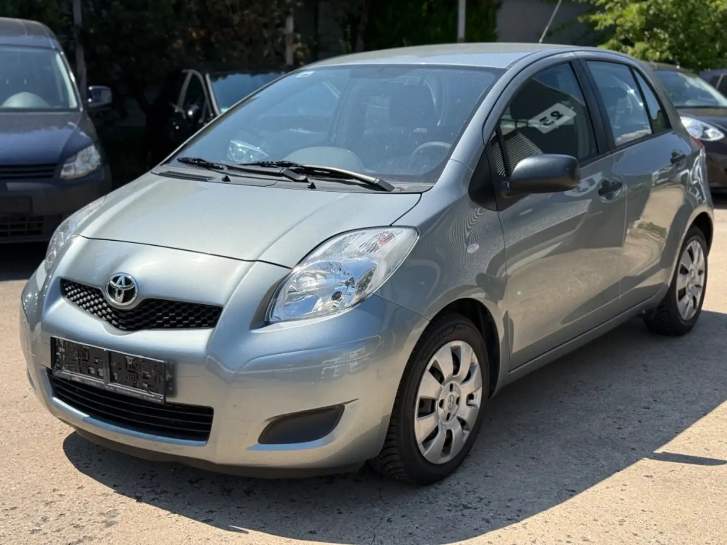 Toyota Yaris Cool *Klima*Tüv Neu*4-Zylinder* Srebrny - 1