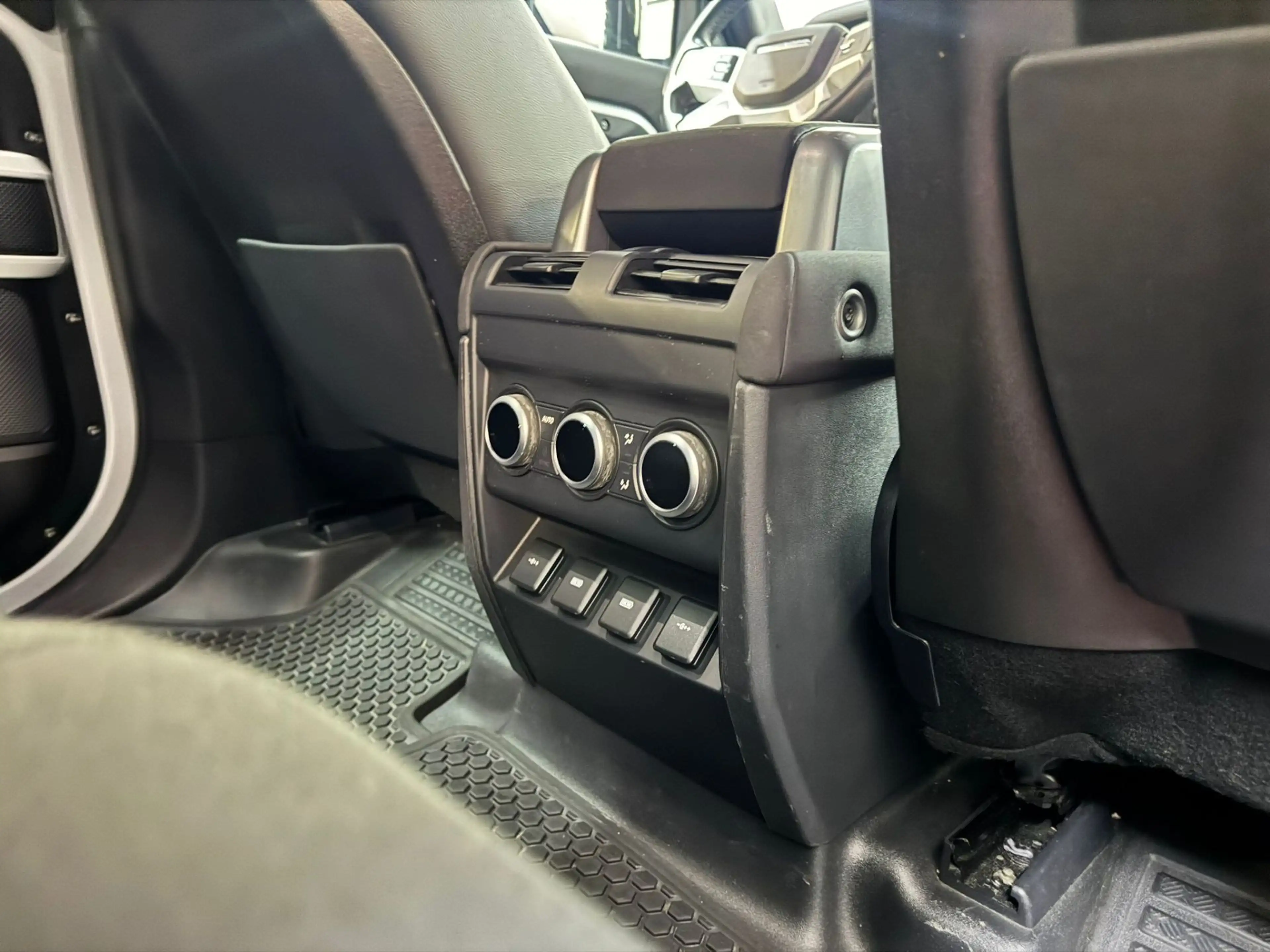 Land Rover Defender 110 D240 S Aut. — photo 20