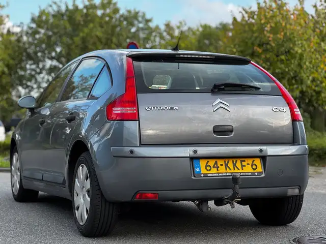 Citroen C4 view 3