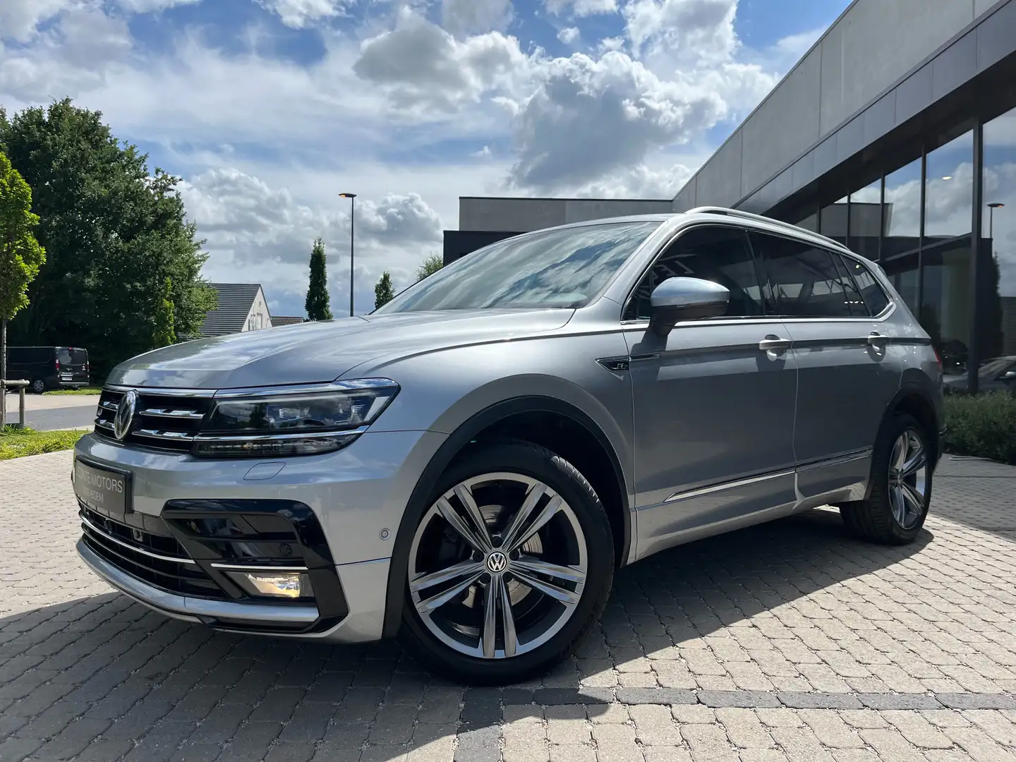 Volkswagen Tiguan Allspace Tiguan Allspace 1.5 TSI DSG R-Line 7-zitpl/Panodak Grijs - 2