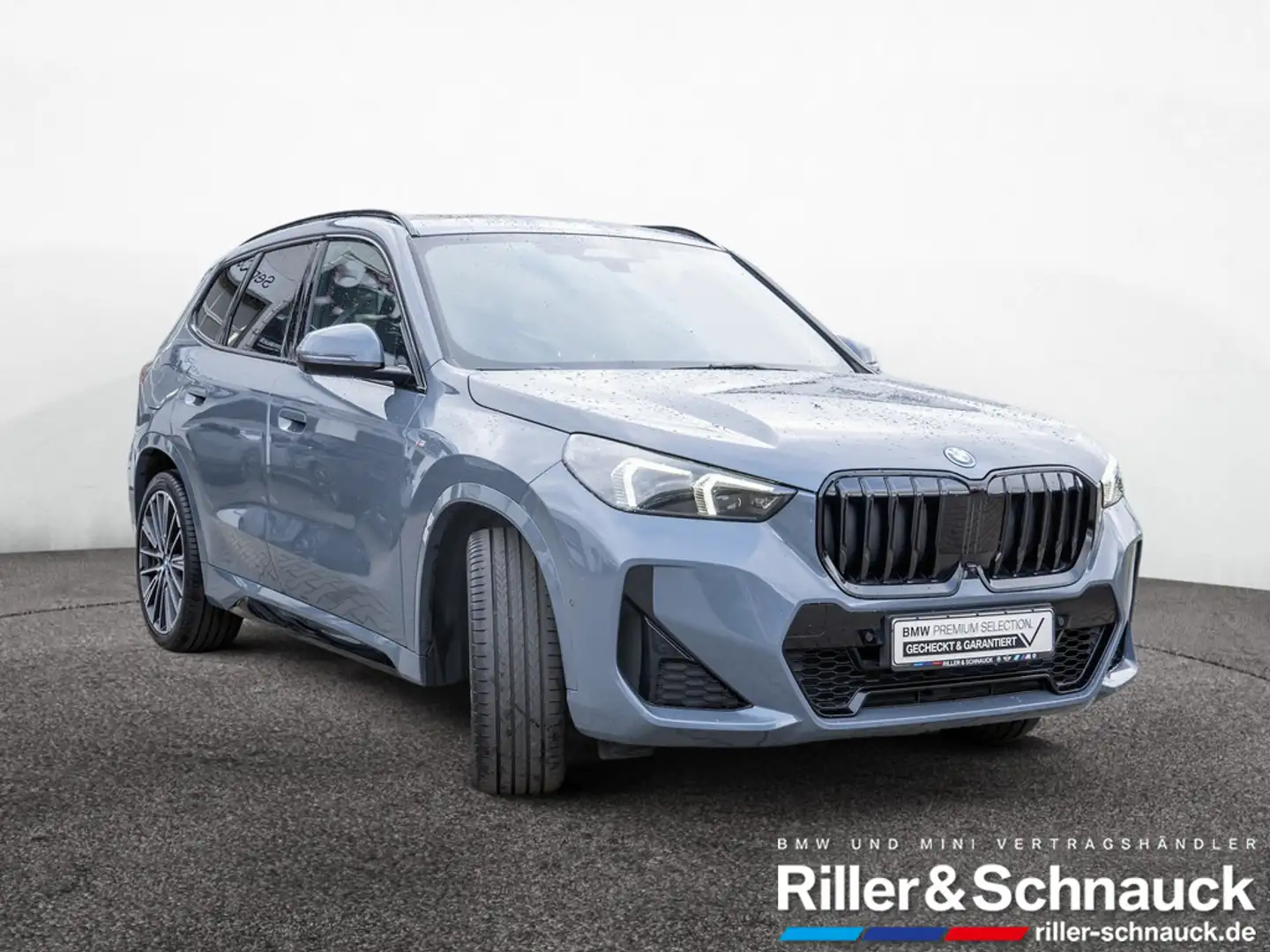 BMW X1 xDrive 30e M-Sport Pro HUD LED PANO 360° Grau - 2