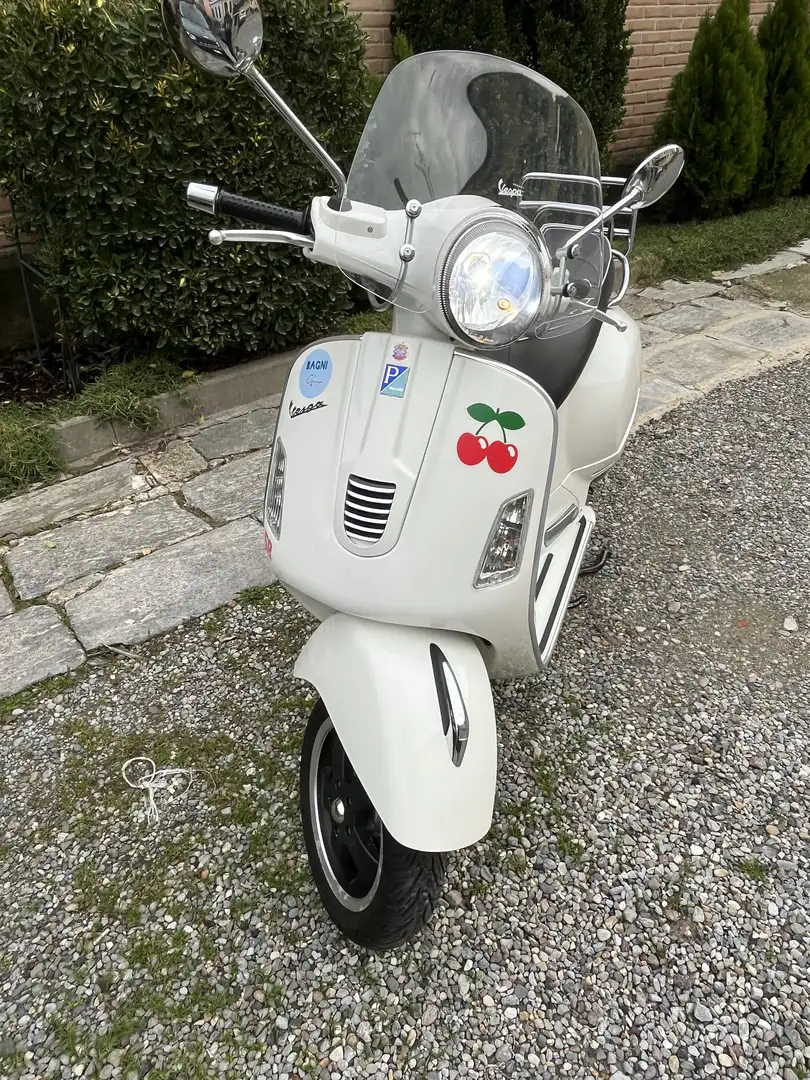 Vespa GTS Super Sport 300 Blanc - 1
