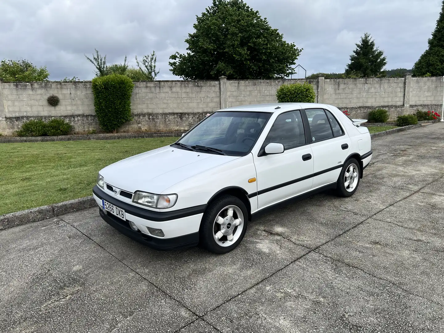 Nissan Sunny 2.0 GTi 16v A.A+ABS - 1