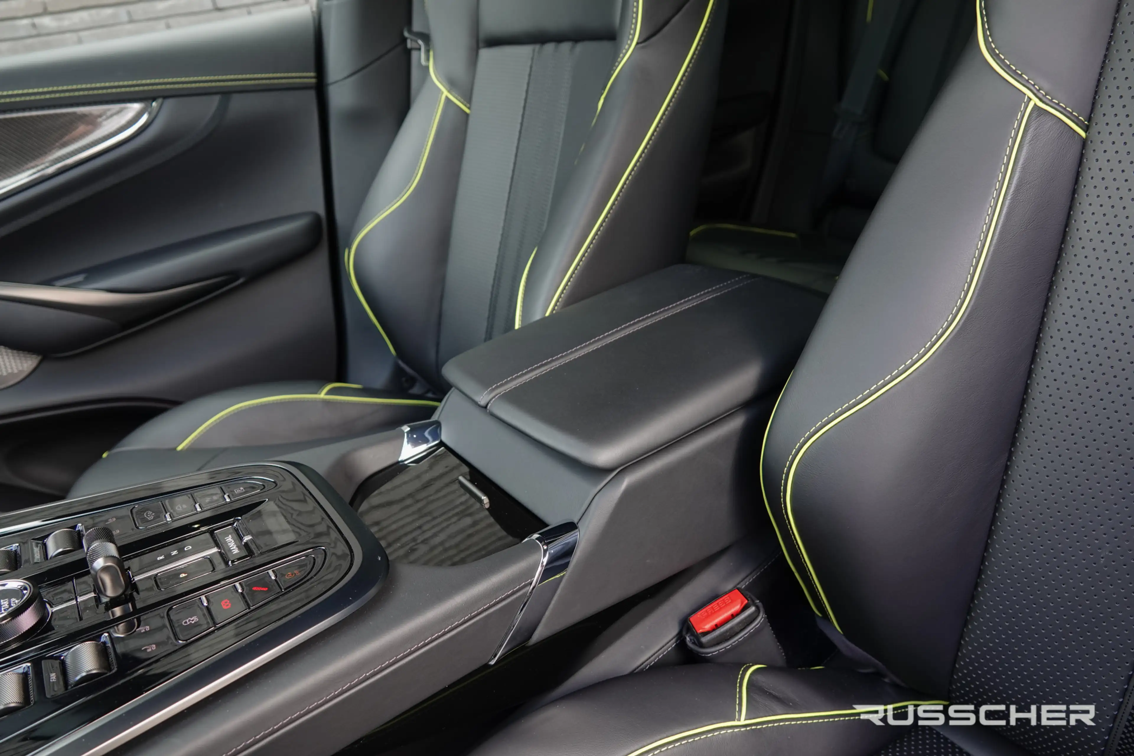 Aston Martin DBX 4.0 V8 707Pk Aut. | AMR24 | Luchtvering | Keramisc — photo 48