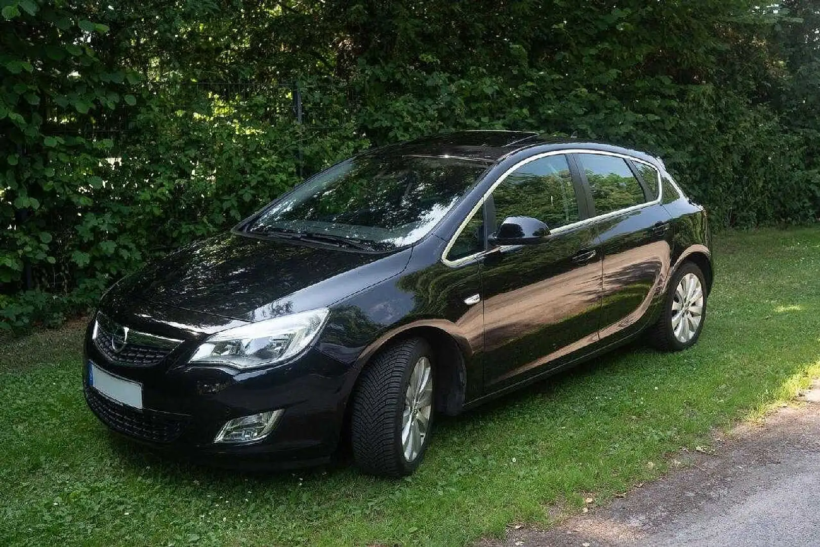 Opel Astra J Lim. 5-trg. Cosmo Schwarz - 1