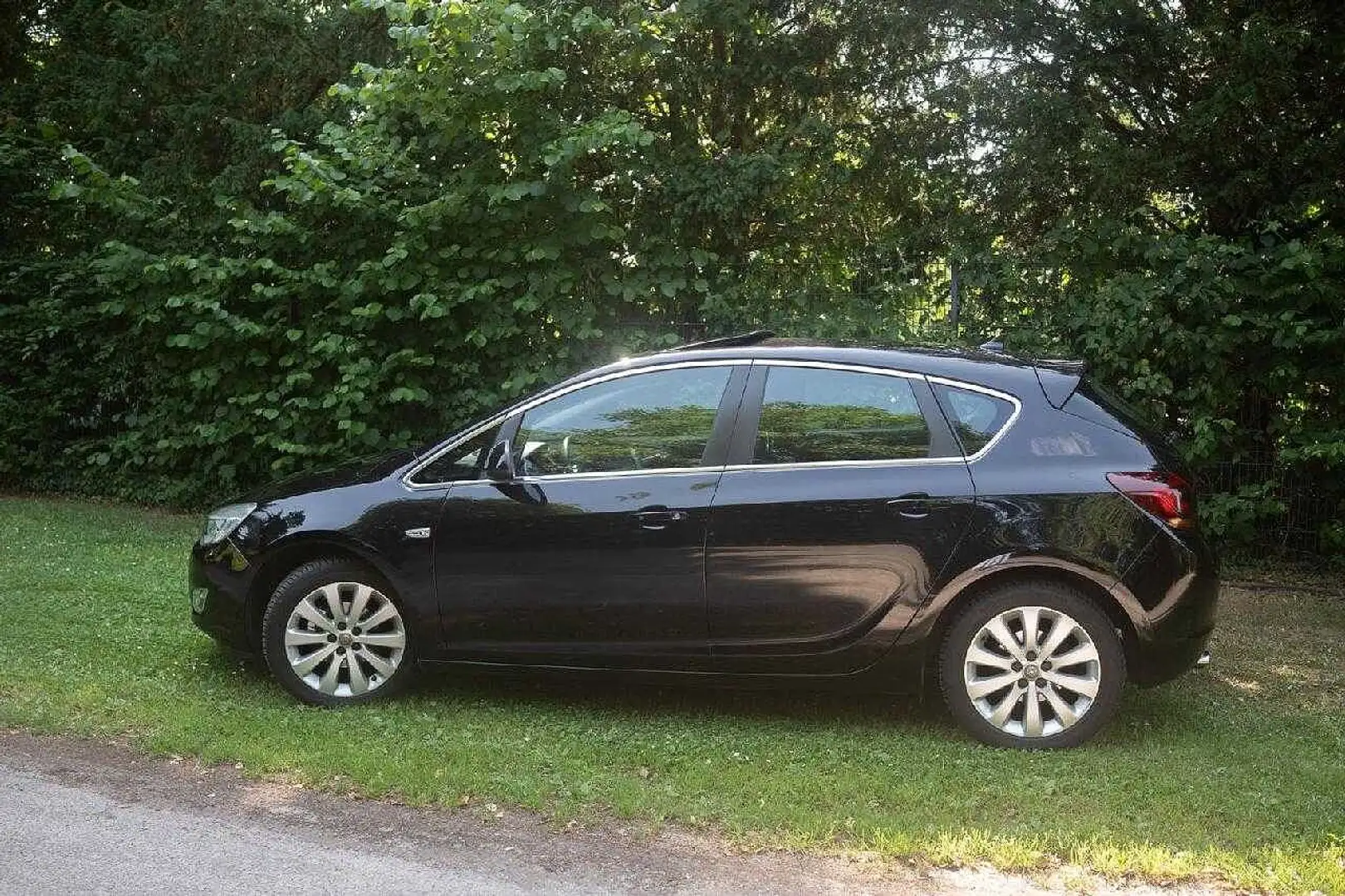 Opel Astra J Lim. 5-trg. Cosmo Schwarz - 2