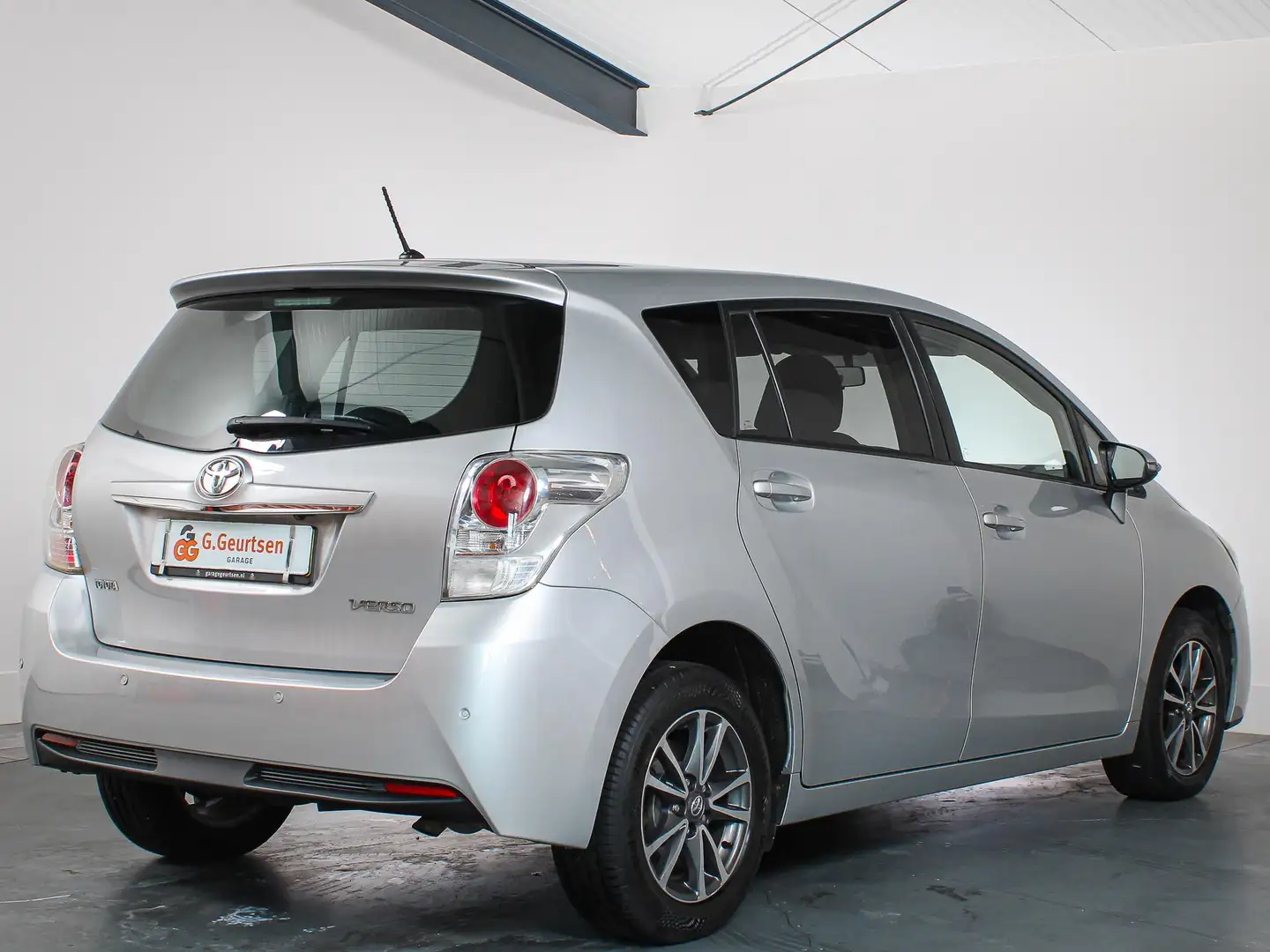 Toyota Verso 1.8 VVT-i Business 7-Persoons, Panoramadak, Cruise Zilver - 2