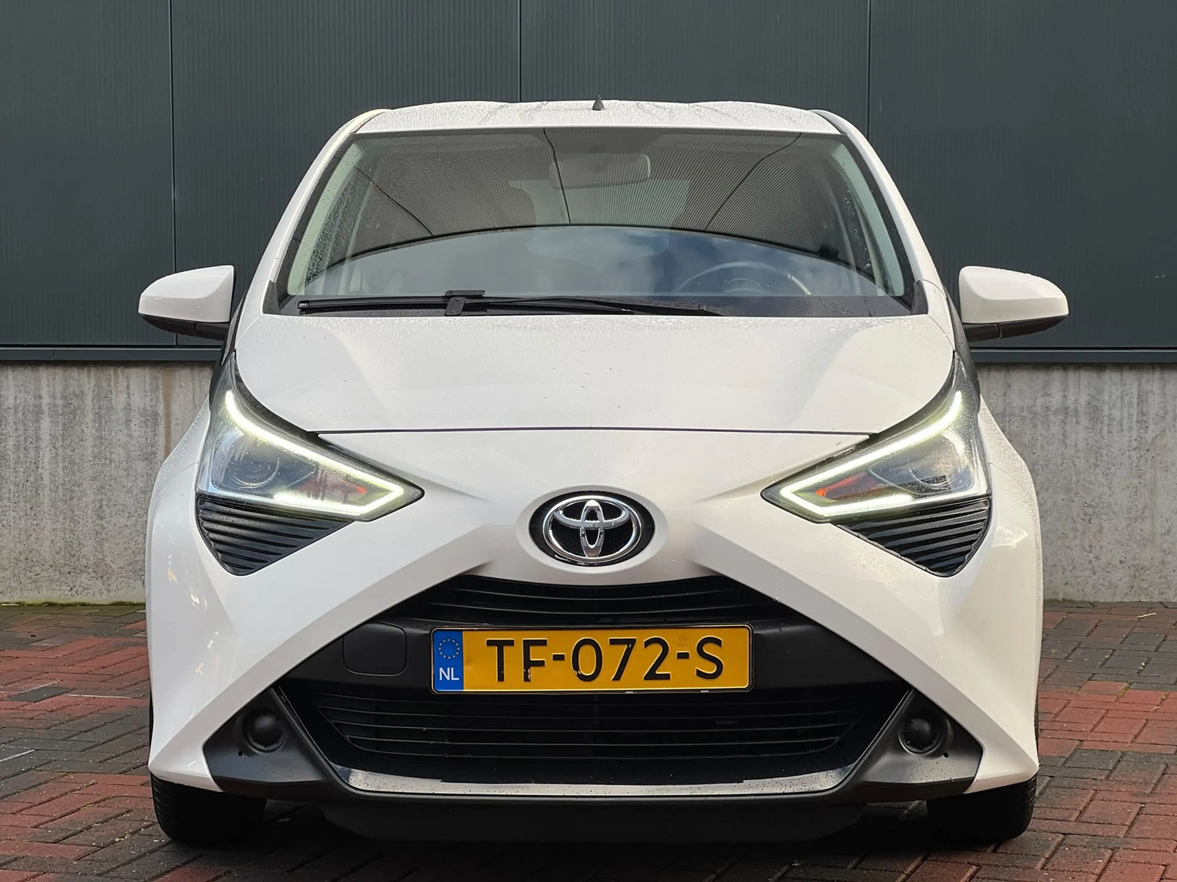 Toyota Aygo 1.0 VVT-i x-play * Cruise * Led * Cam * Airco * Go — photo 2
