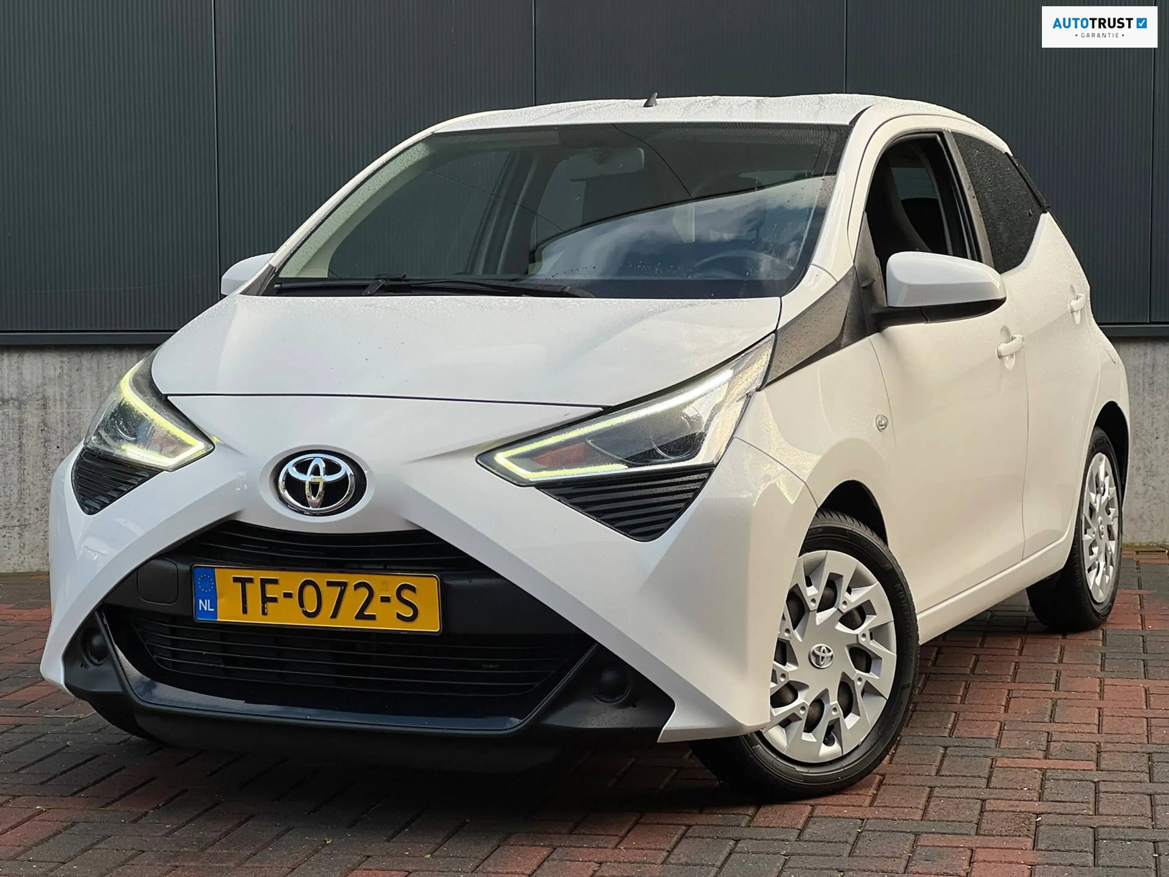 Toyota Aygo 1.0 VVT-i x-play * Cruise * Led * Cam * Airco * Go