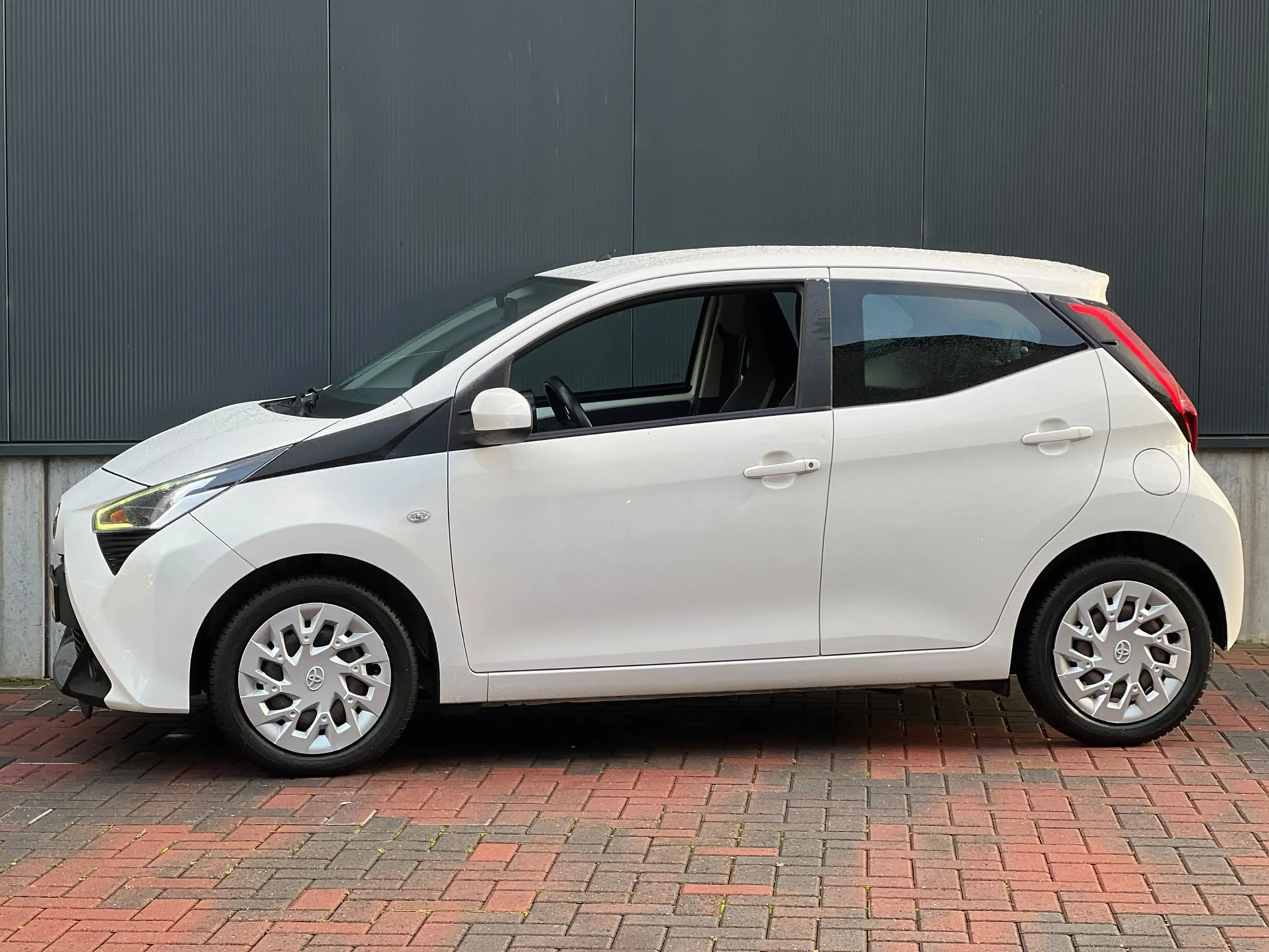 Toyota Aygo 1.0 VVT-i x-play * Cruise * Led * Cam * Airco * Go — photo 6