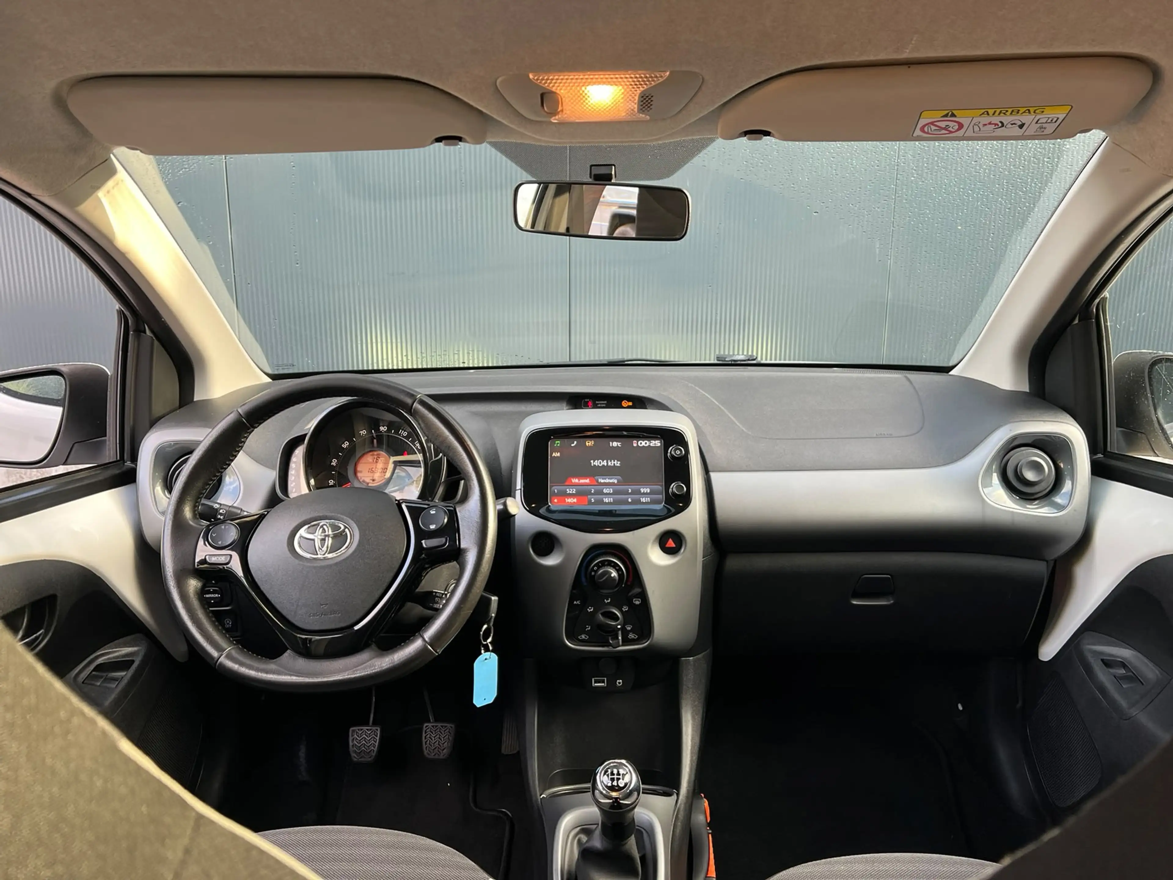 Toyota Aygo 1.0 VVT-i x-play * Cruise * Led * Cam * Airco * Go — photo 9