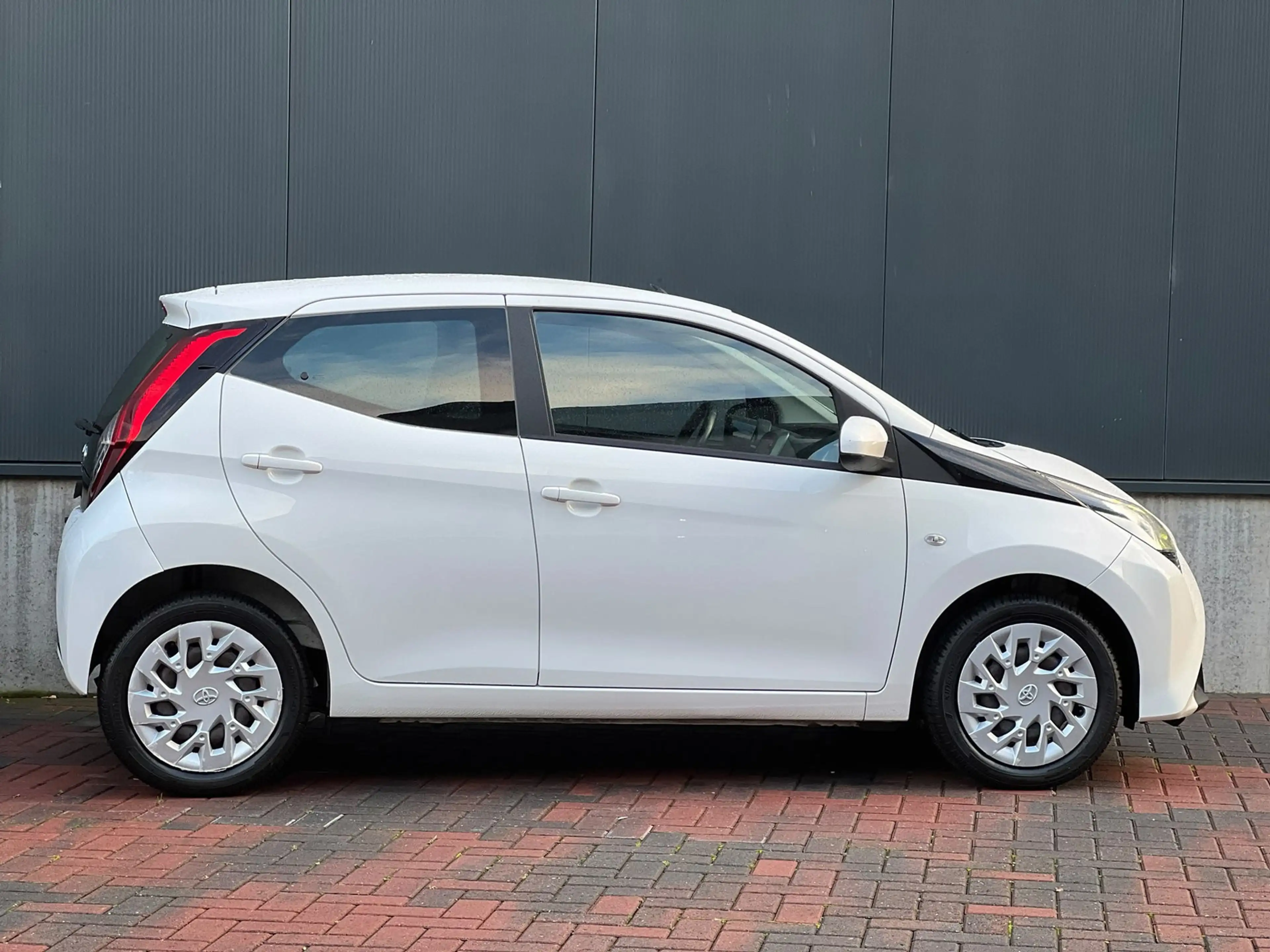Toyota Aygo 1.0 VVT-i x-play * Cruise * Led * Cam * Airco * Go — photo 8