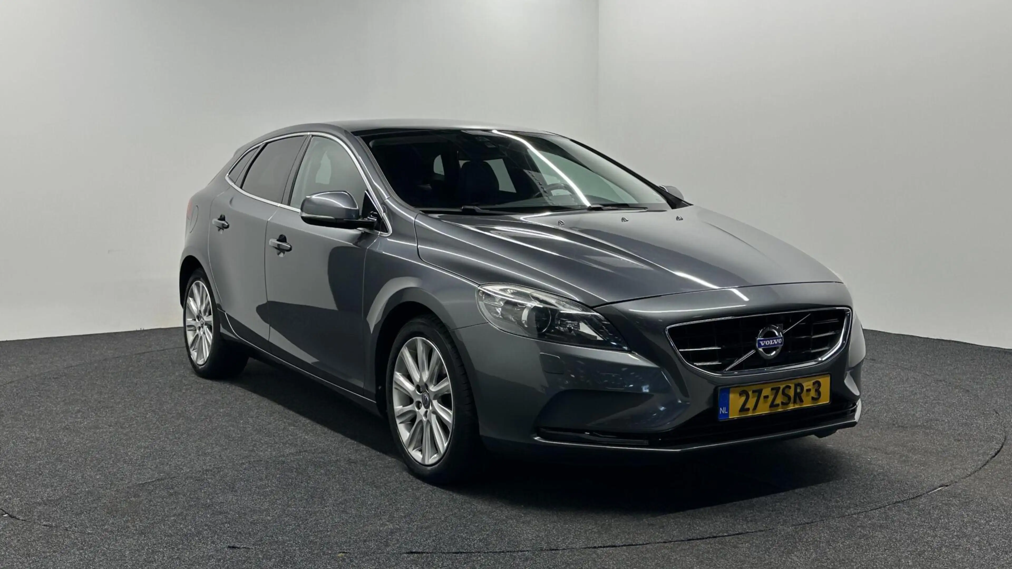 Volvo V40 1.6 T3 Summum PANO LEER CAMERA NAVIGATIE ECC CRUIS — photo 3