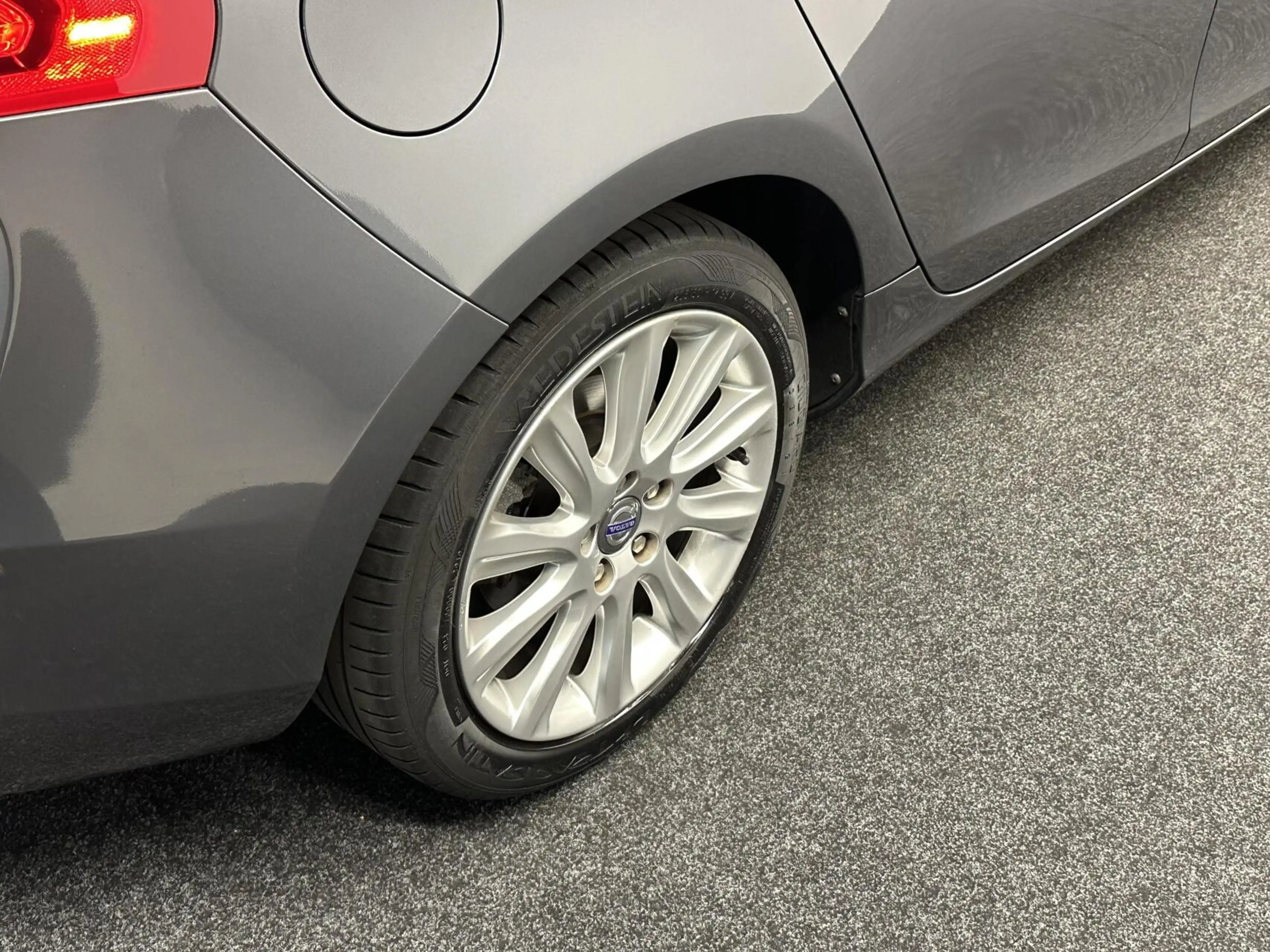 Volvo V40 1.6 T3 Summum PANO LEER CAMERA NAVIGATIE ECC CRUIS — photo 13