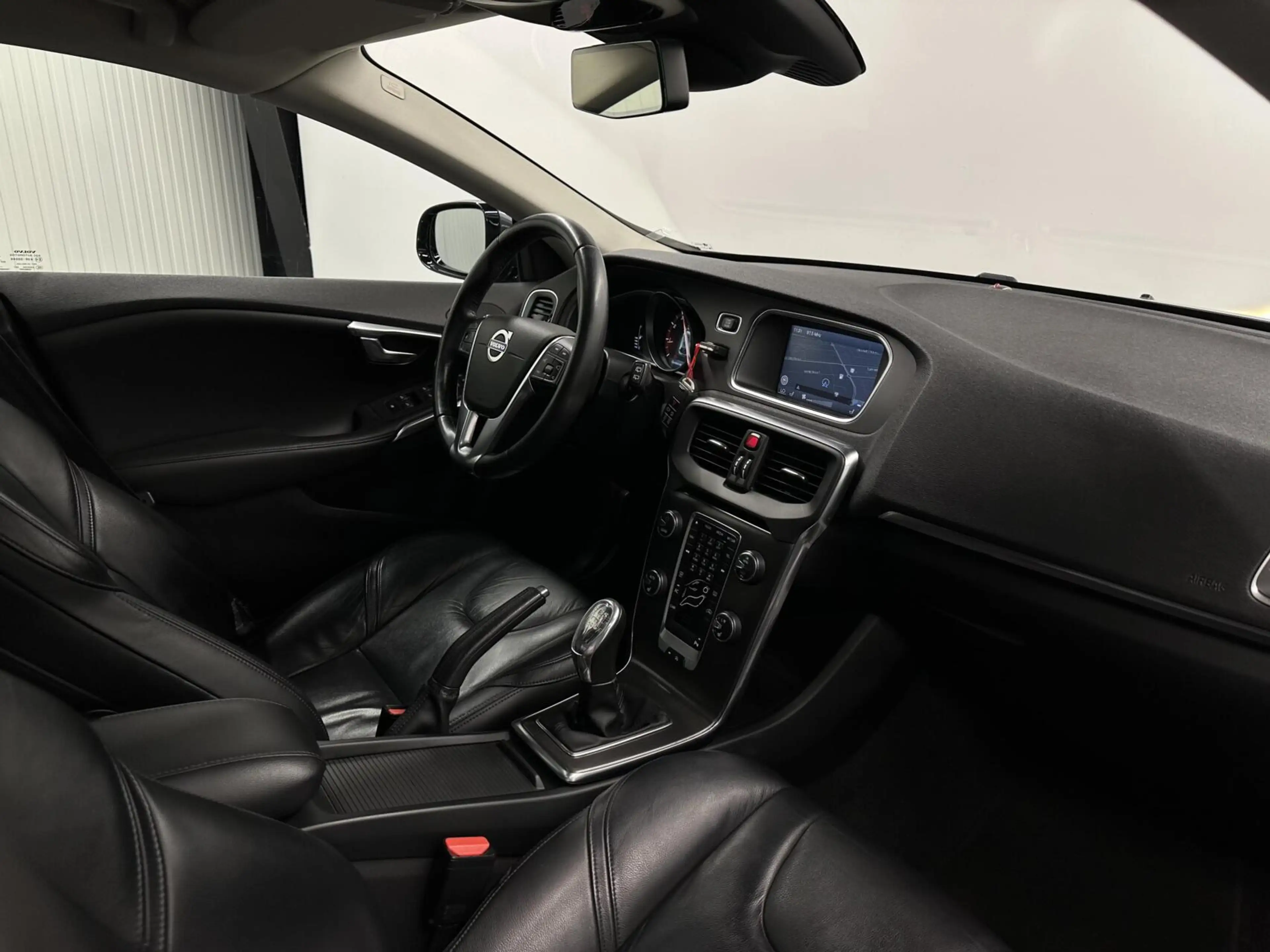 Volvo V40 1.6 T3 Summum PANO LEER CAMERA NAVIGATIE ECC CRUIS — photo 14