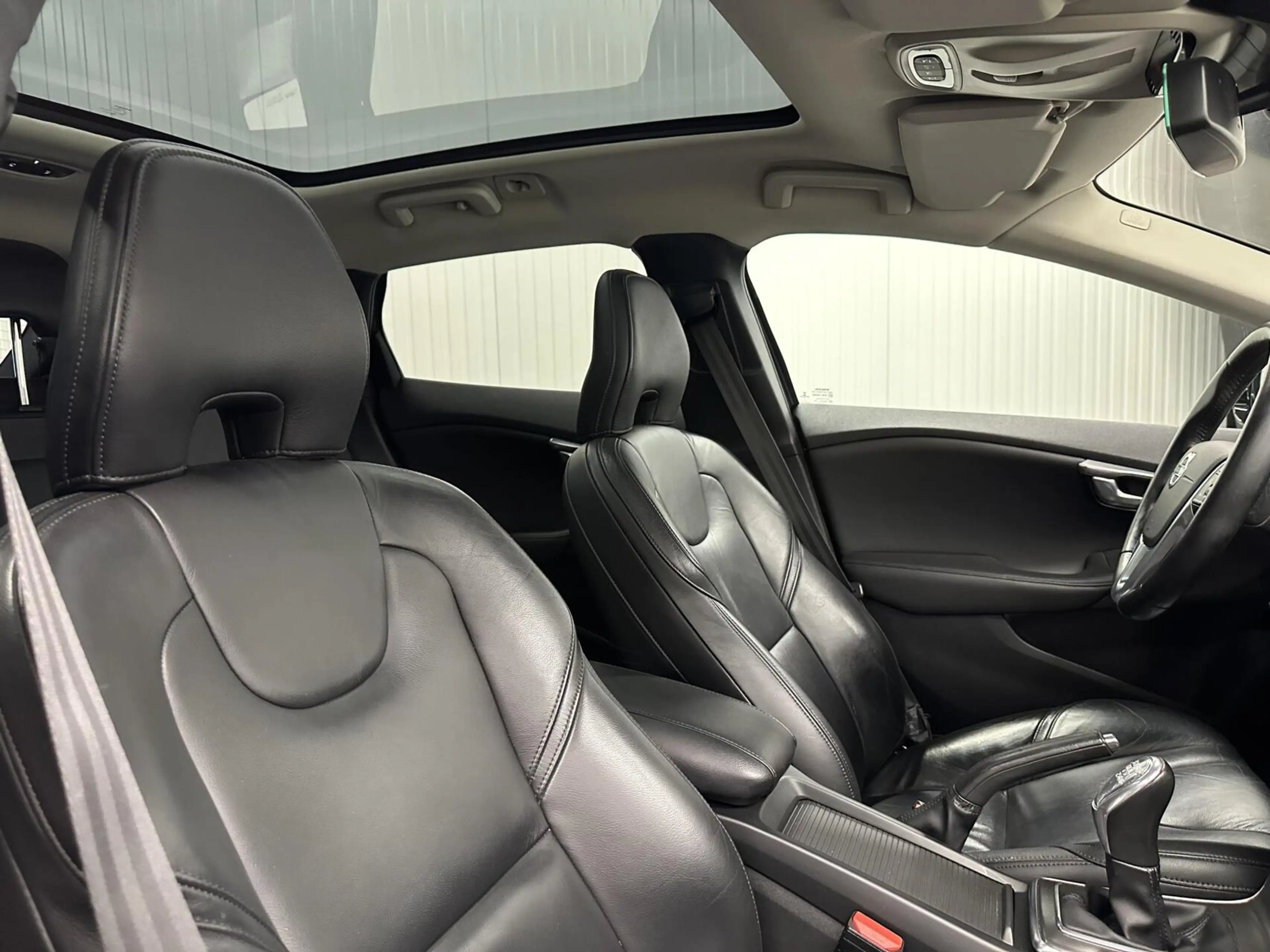 Volvo V40 1.6 T3 Summum PANO LEER CAMERA NAVIGATIE ECC CRUIS — photo 15