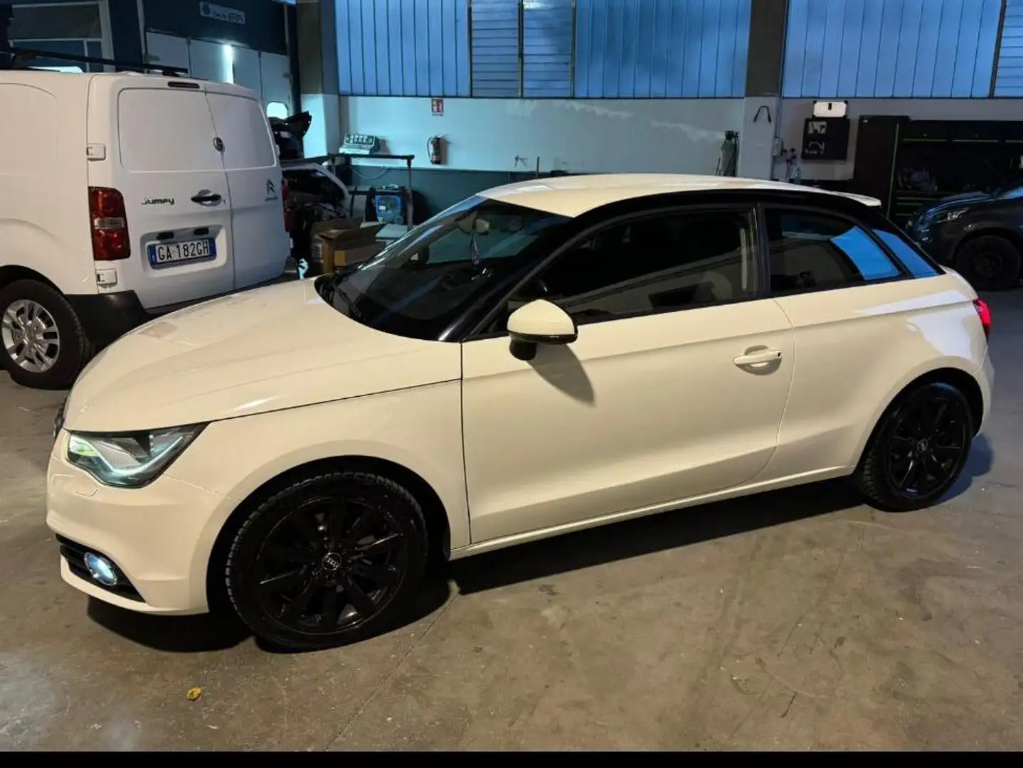Audi A1 A1 I 2010 3p 1.6 tdi Ambition 105cv Bianco - 2