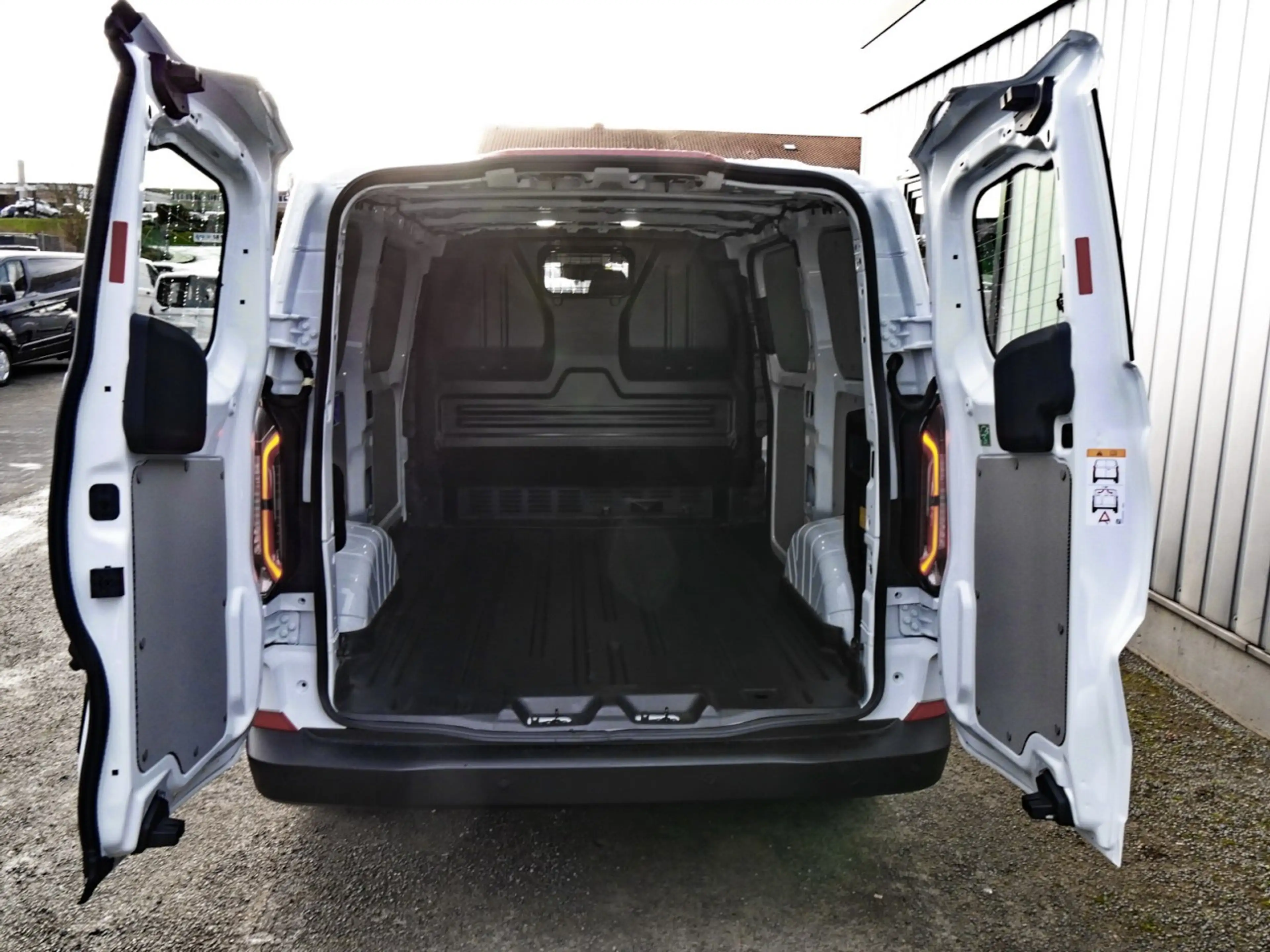 Ford E-Transit Custom KW Trend 320L1 ACC+Kamera+Navi Klima Navi — photo 10