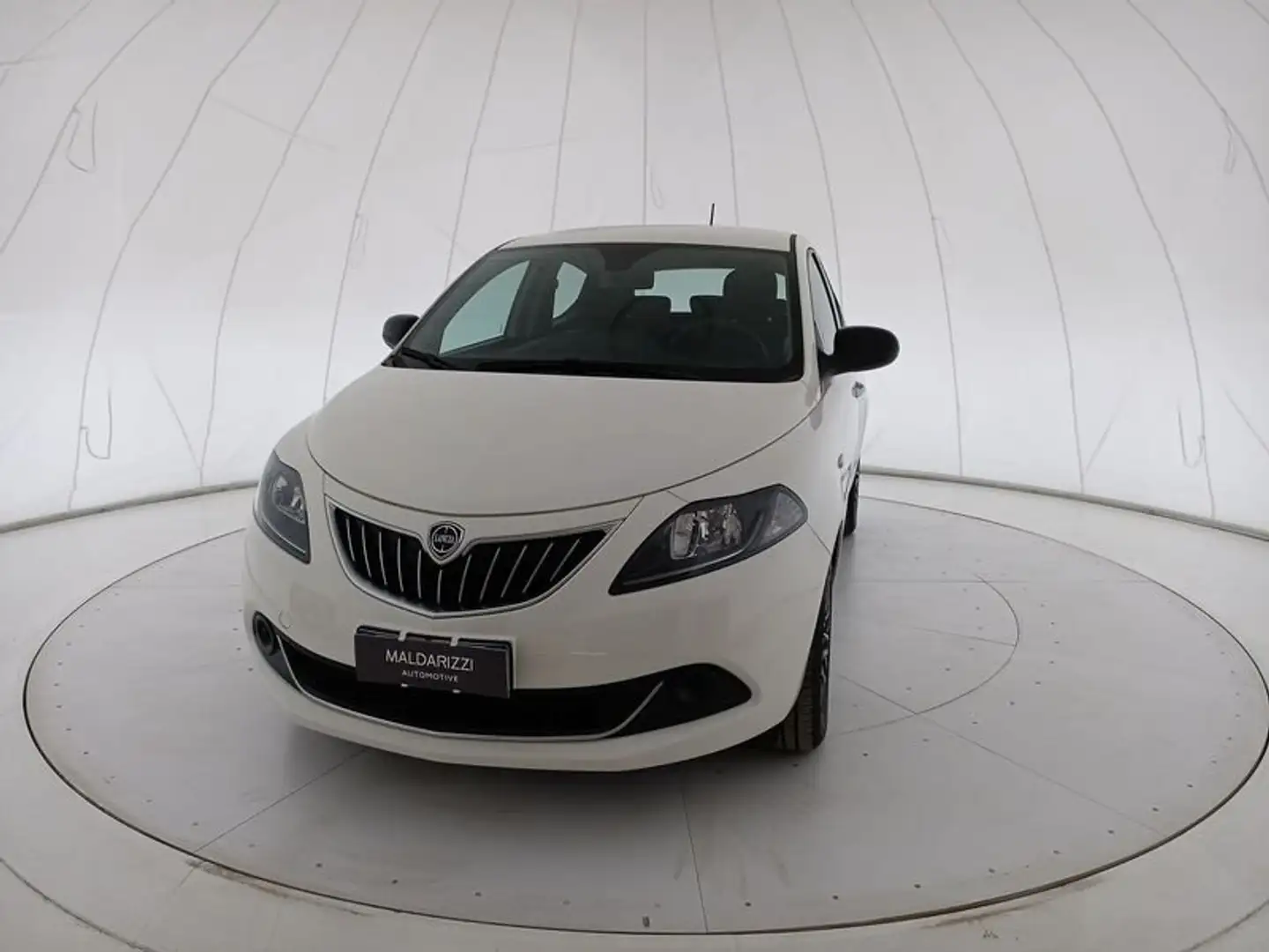 Lancia Ypsilon III 2021 1.0 firefly hybrid Gold Plus s&s 70cv 5p Bianco - 1