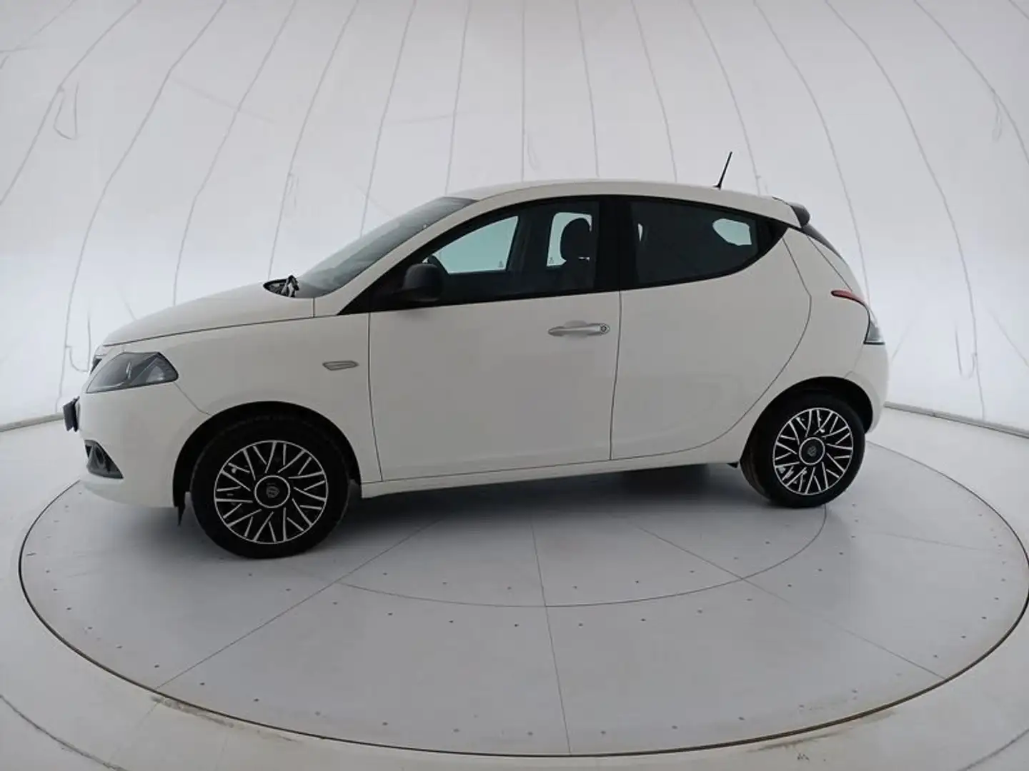 Lancia Ypsilon III 2021 1.0 firefly hybrid Gold Plus s&s 70cv 5p Bianco - 2