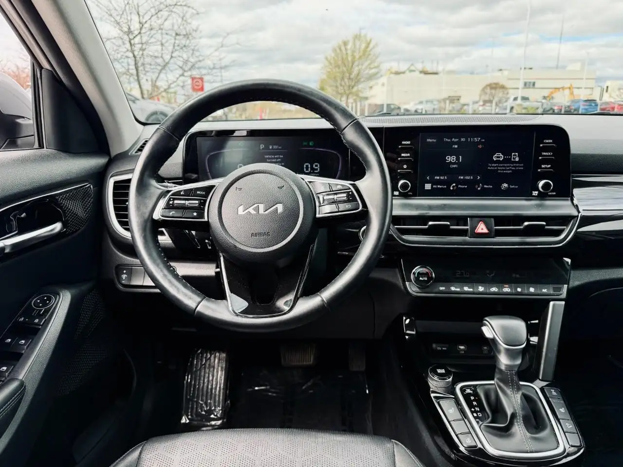 Kia Seltos снимка Kia Seltos