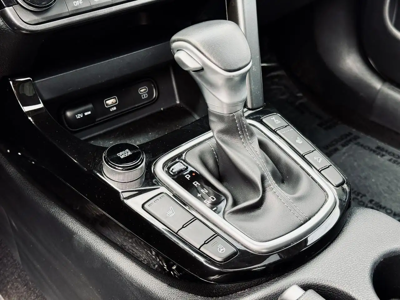 Kia Seltos снимка Kia Seltos