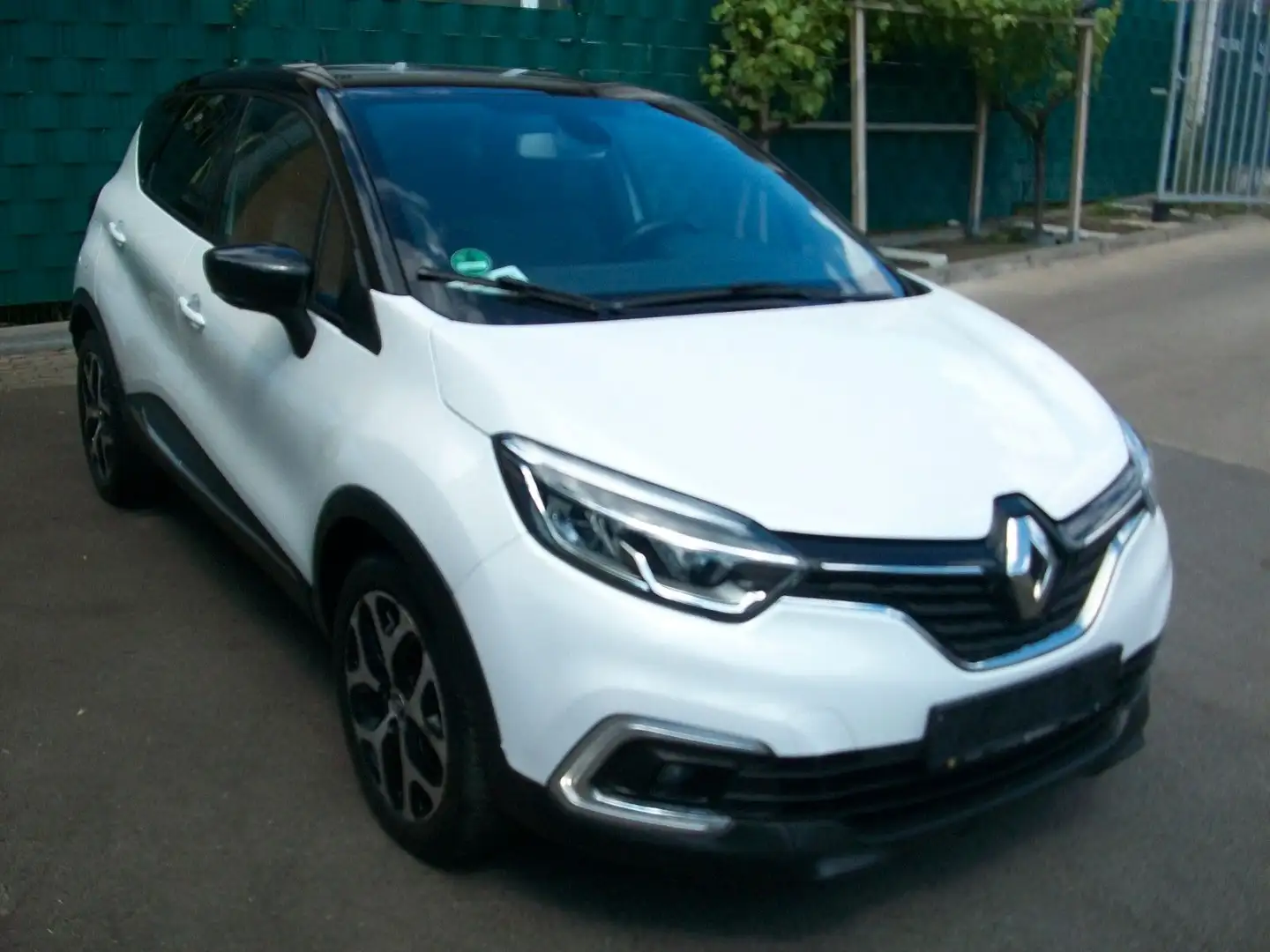 Renault Captur 1.5 dCi*Aut*Klima*Leder*Navi*R-Cam*Euro6* Zwart - 2