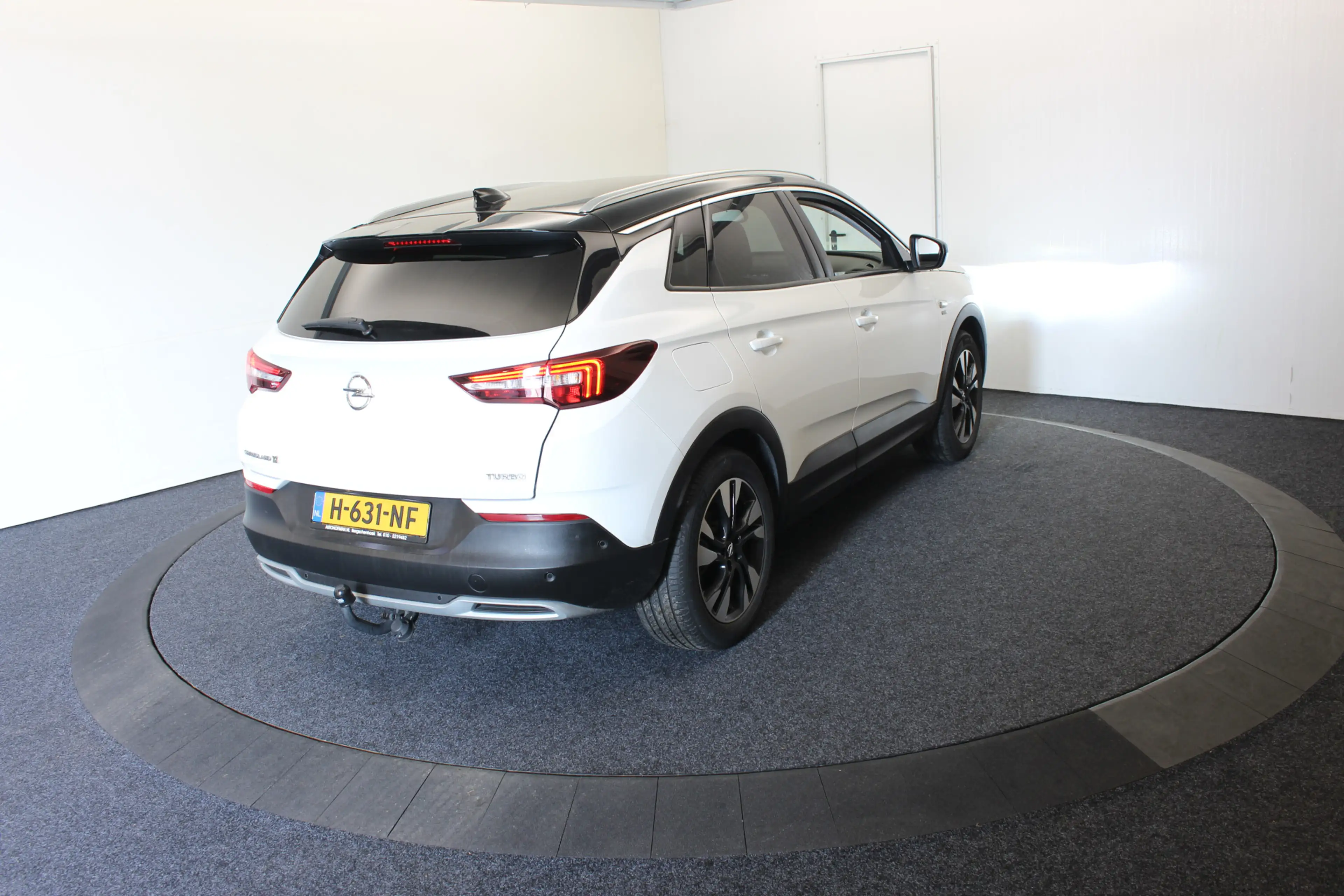 Opel Grandland X 1.2 Turbo B-Tone Executive Camera Trekh — photo 13
