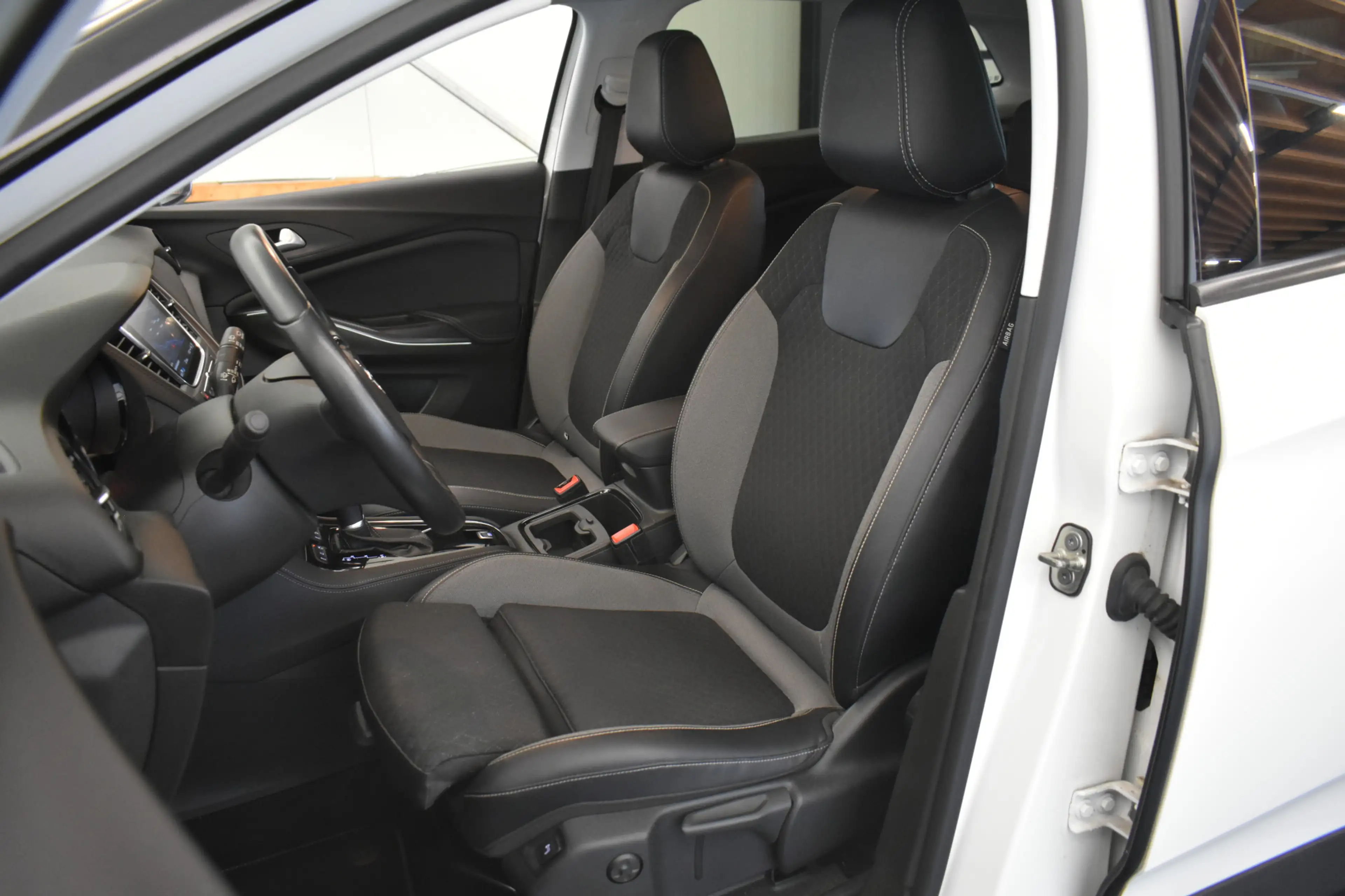 Opel Grandland X 1.2 Turbo B-Tone Executive Camera Trekh — photo 10