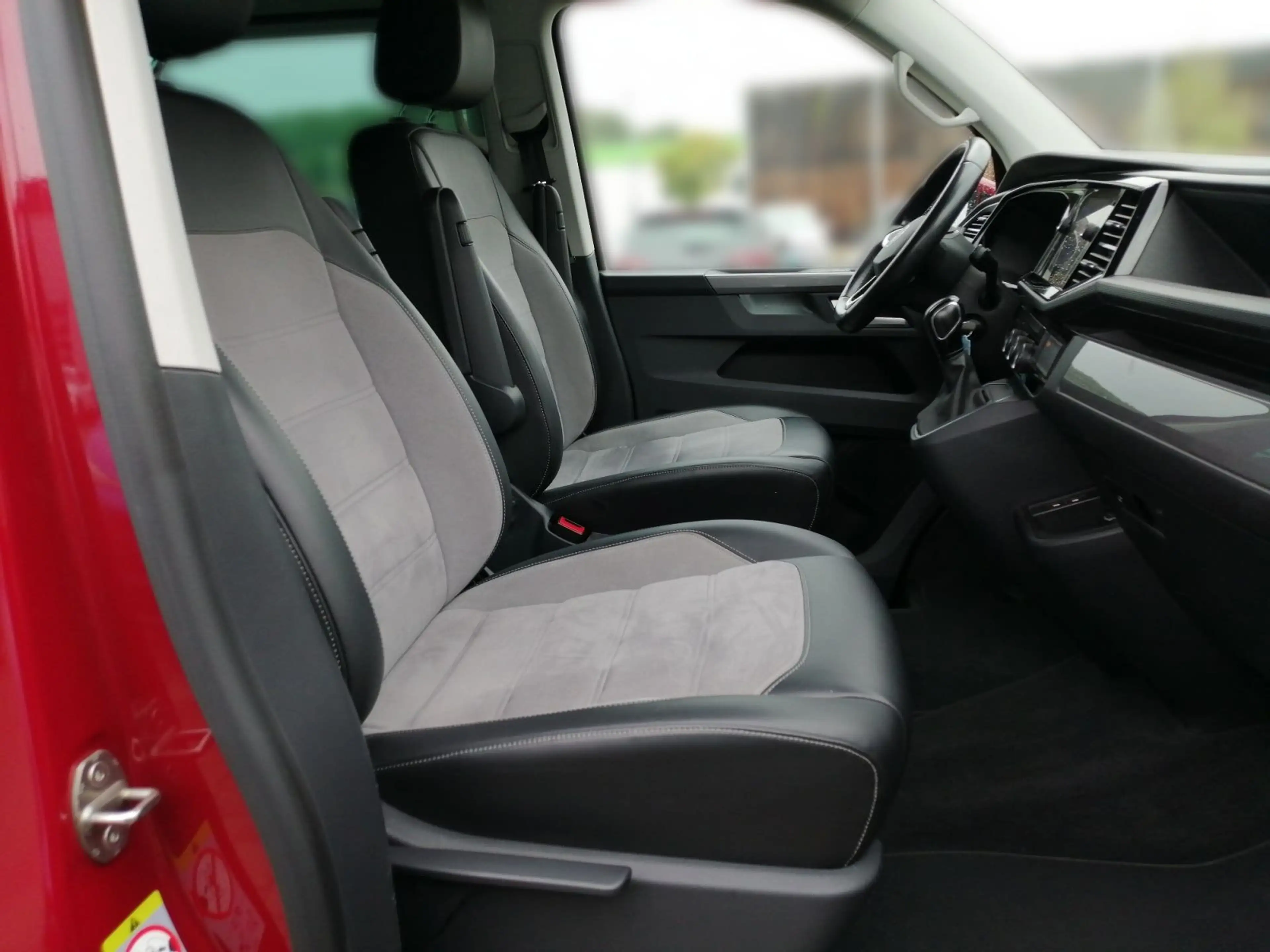Volkswagen T6.1 Multivan Gen. Six 4M DSG AHK 2x Schiebe Cam — photo 14