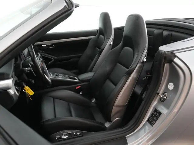 Porsche 911 view 12