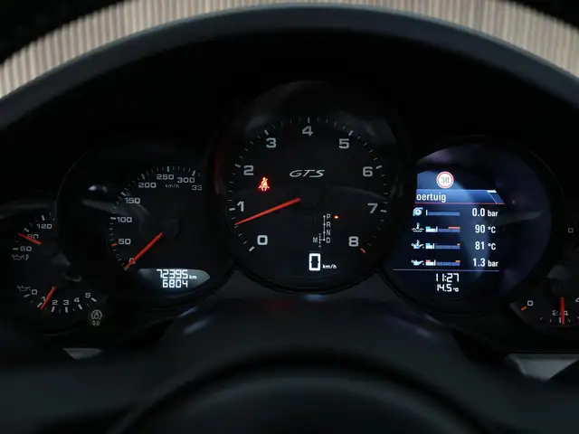 Porsche 911 view 15