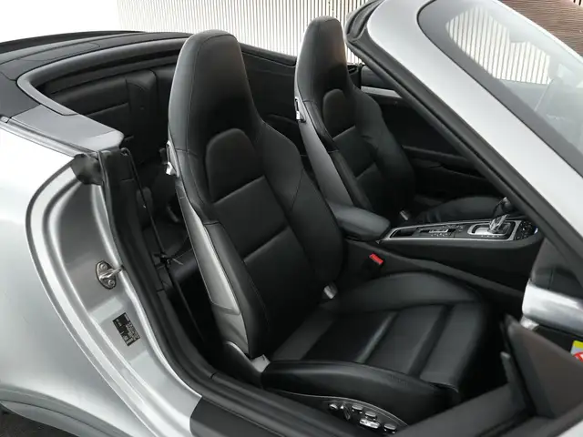 Porsche 911 view 5