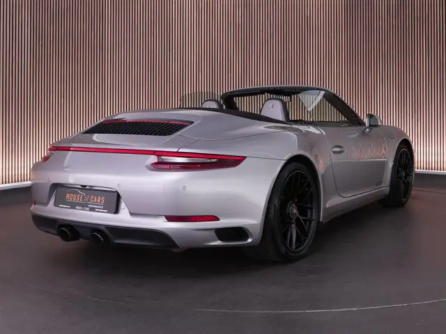 Porsche 911 view 2